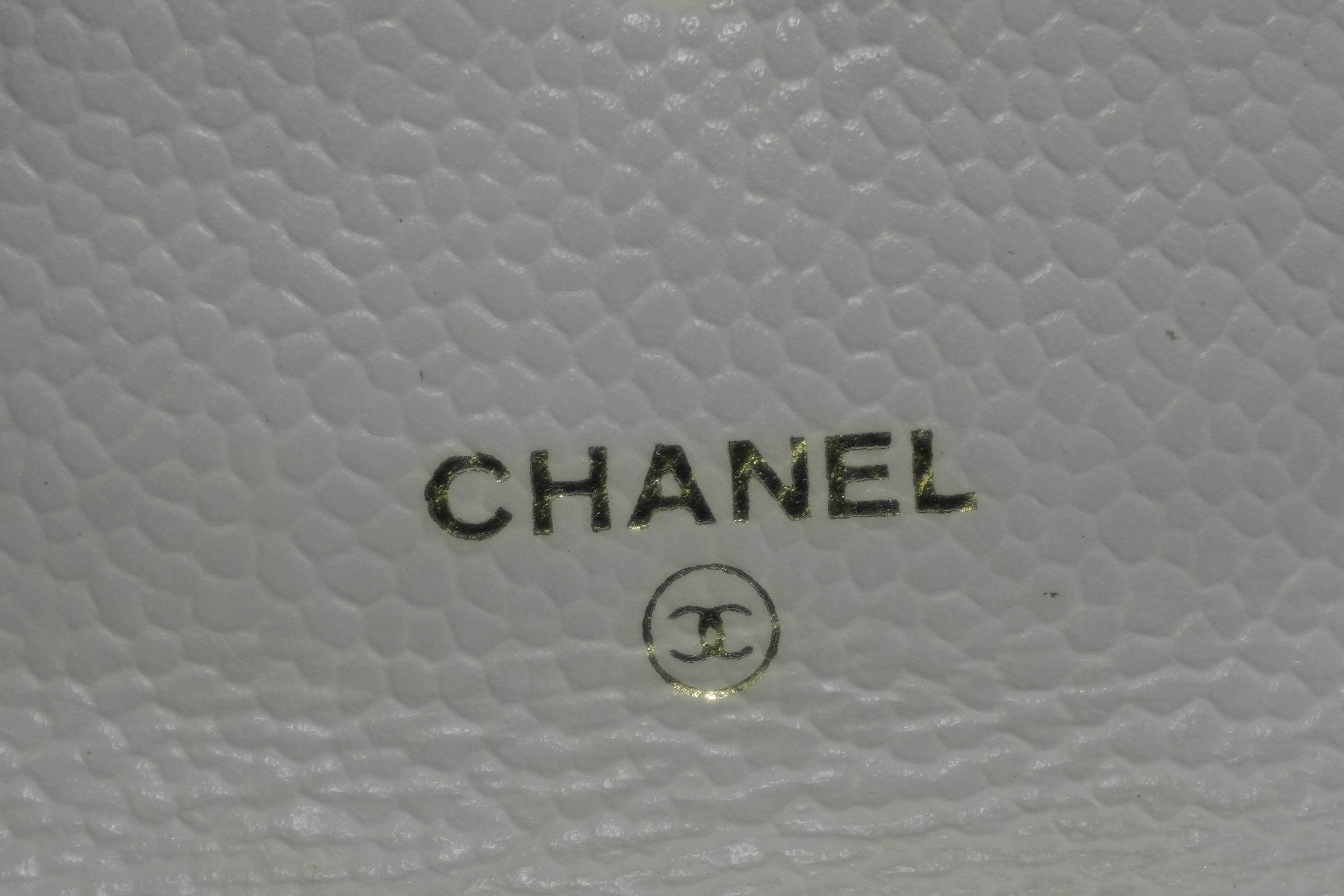 Pre-owned Chanel Caviar Skin Card Case White
