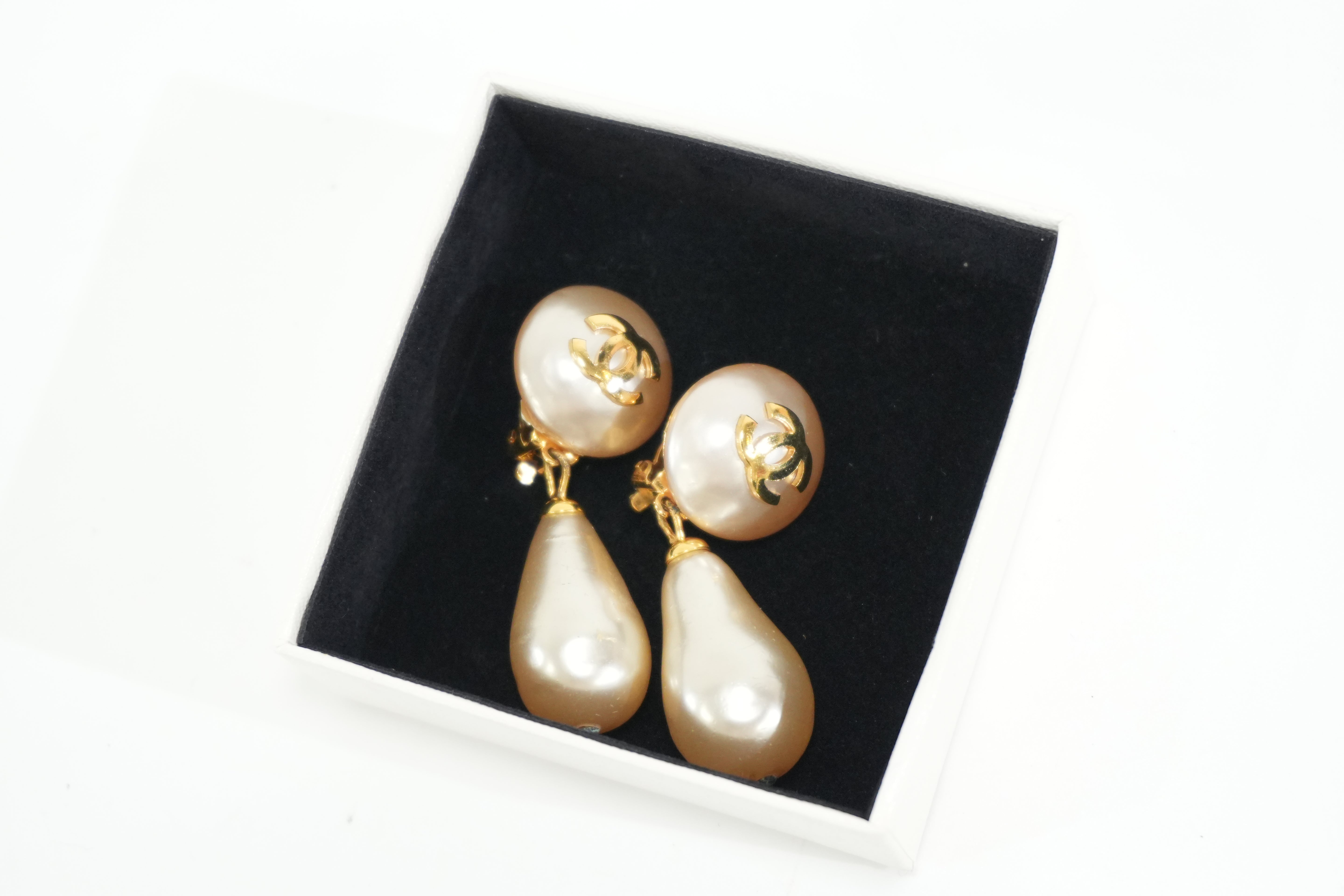 Pre-owned Chanel Pearl Clip on Earrings
