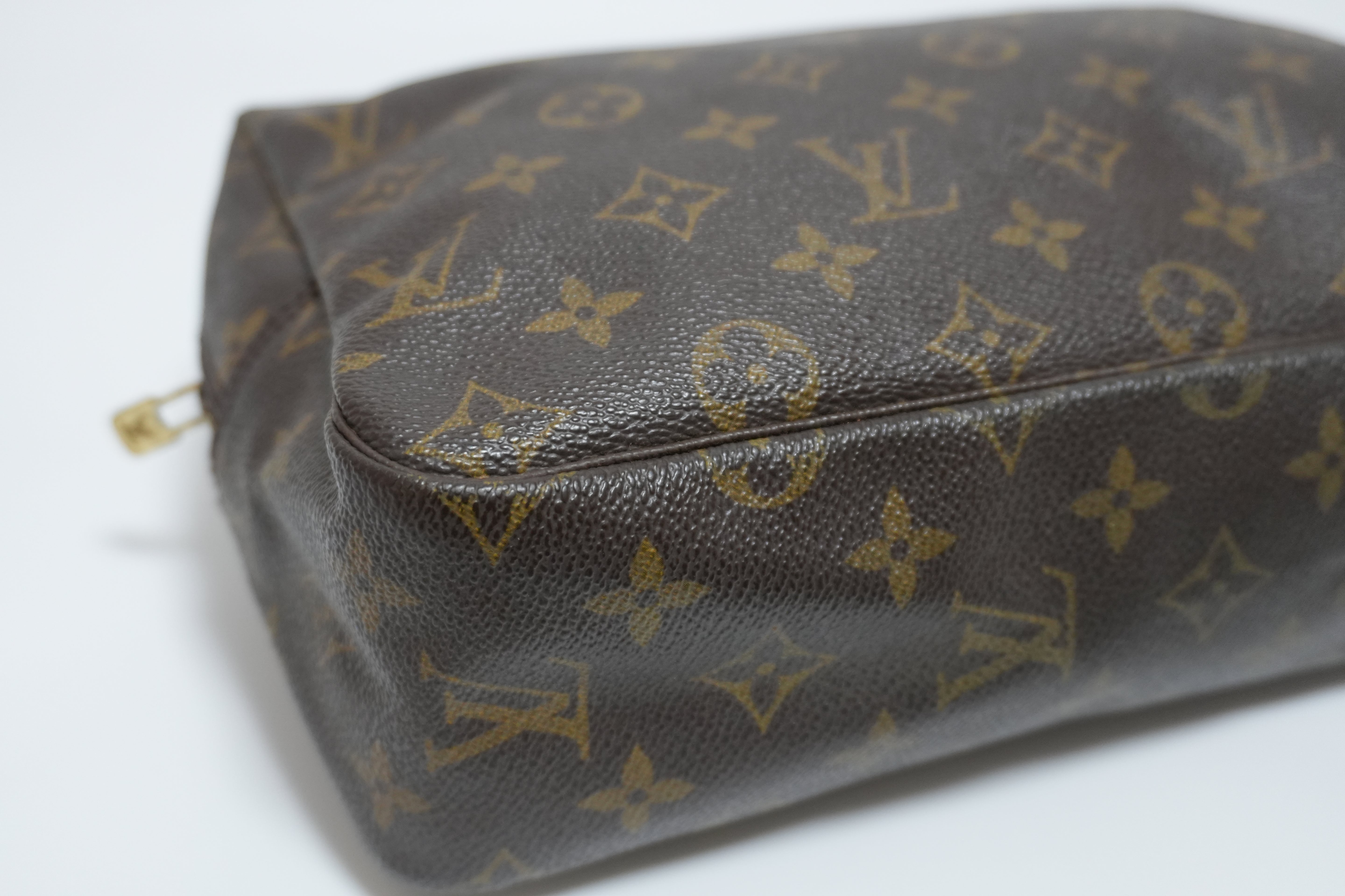 Louis Vuitton Monogram Trousse 28 Clutch Used