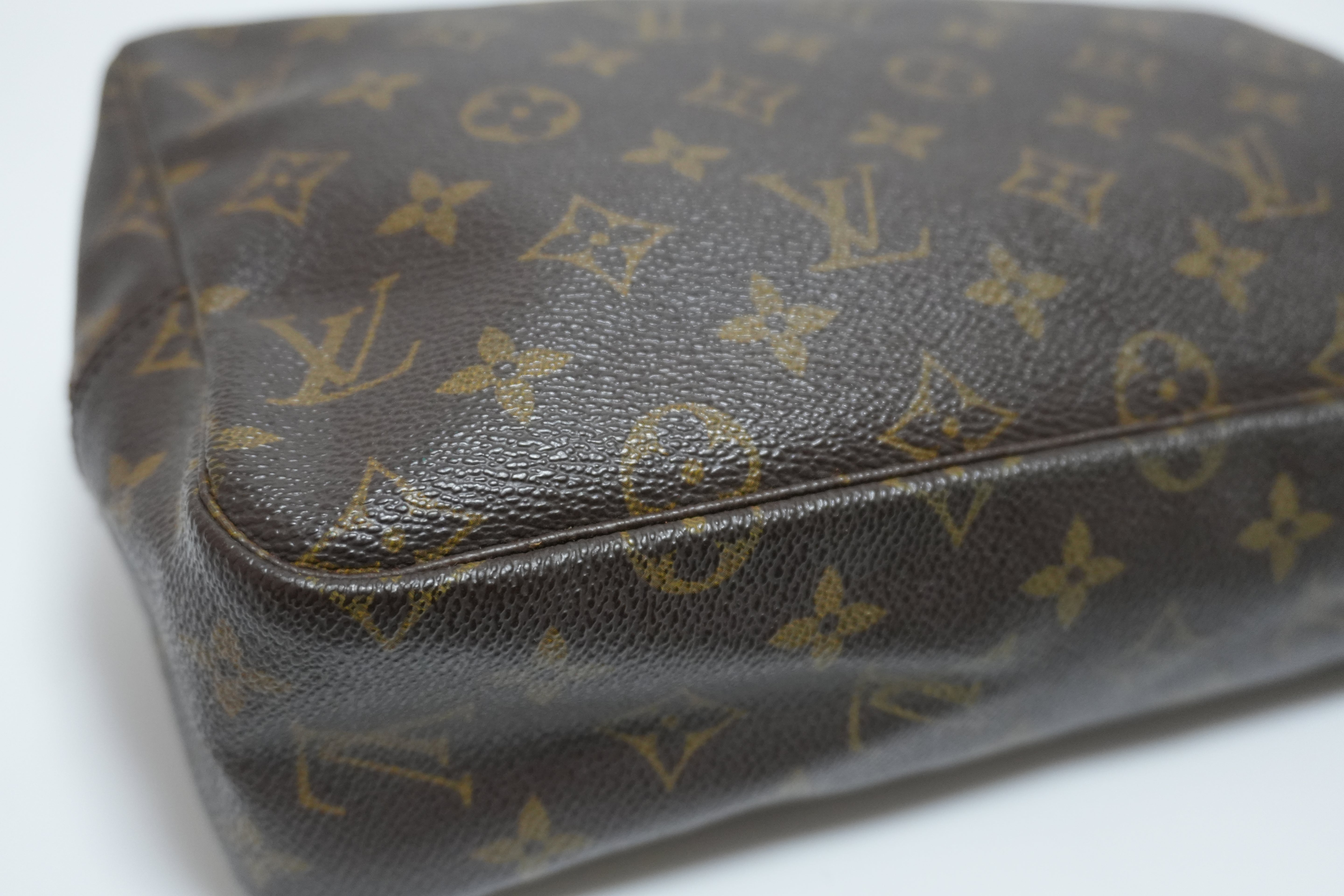 Louis Vuitton Monogram Trousse 28 Clutch Used