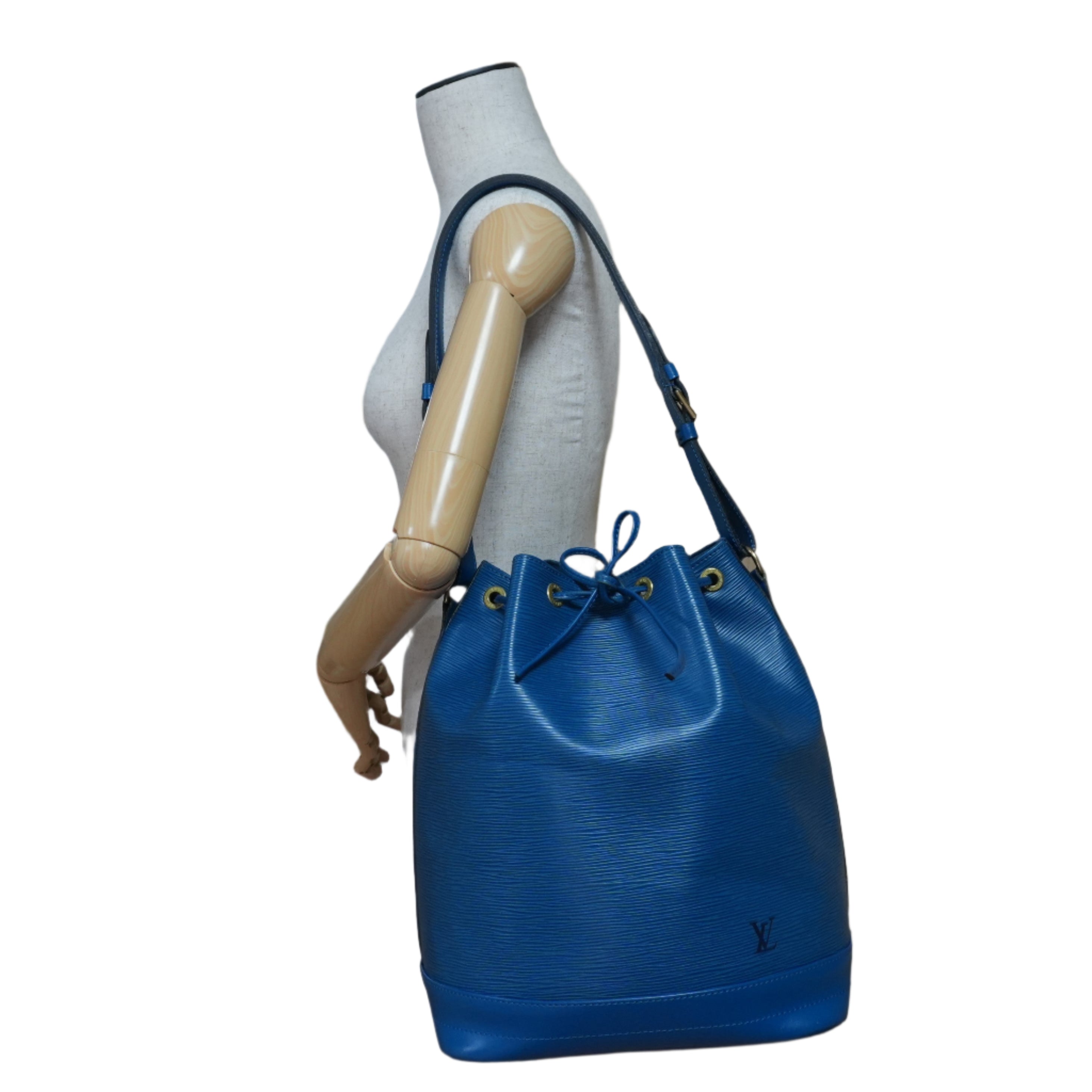 Louis Vuitton Epi Noe GM Bucket Shoulder Bag Blue Used