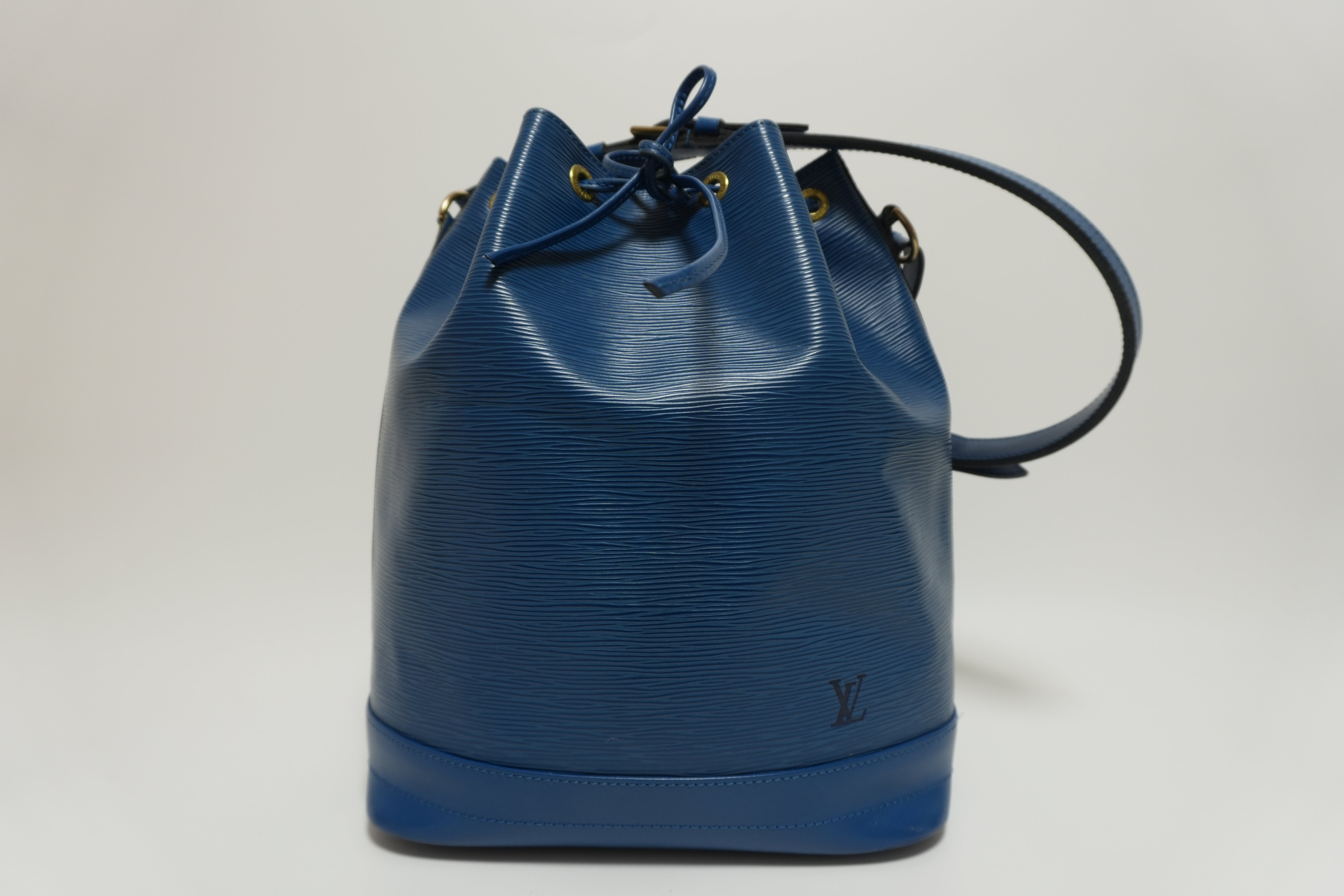 Louis Vuitton Epi Noe GM Bucket Shoulder Bag Blue Used