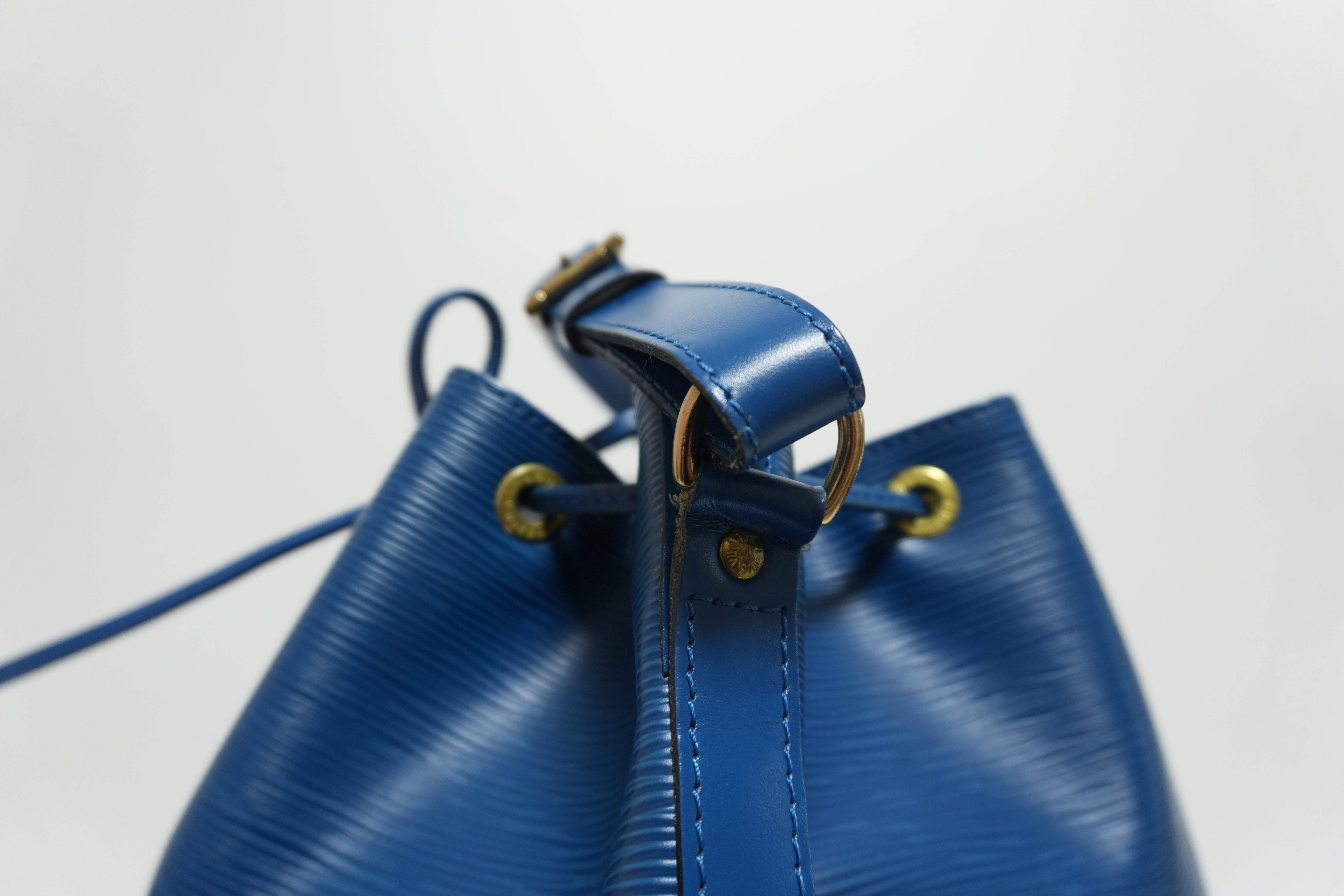 Louis Vuitton Epi Noe GM Bucket Shoulder Bag Blue Used