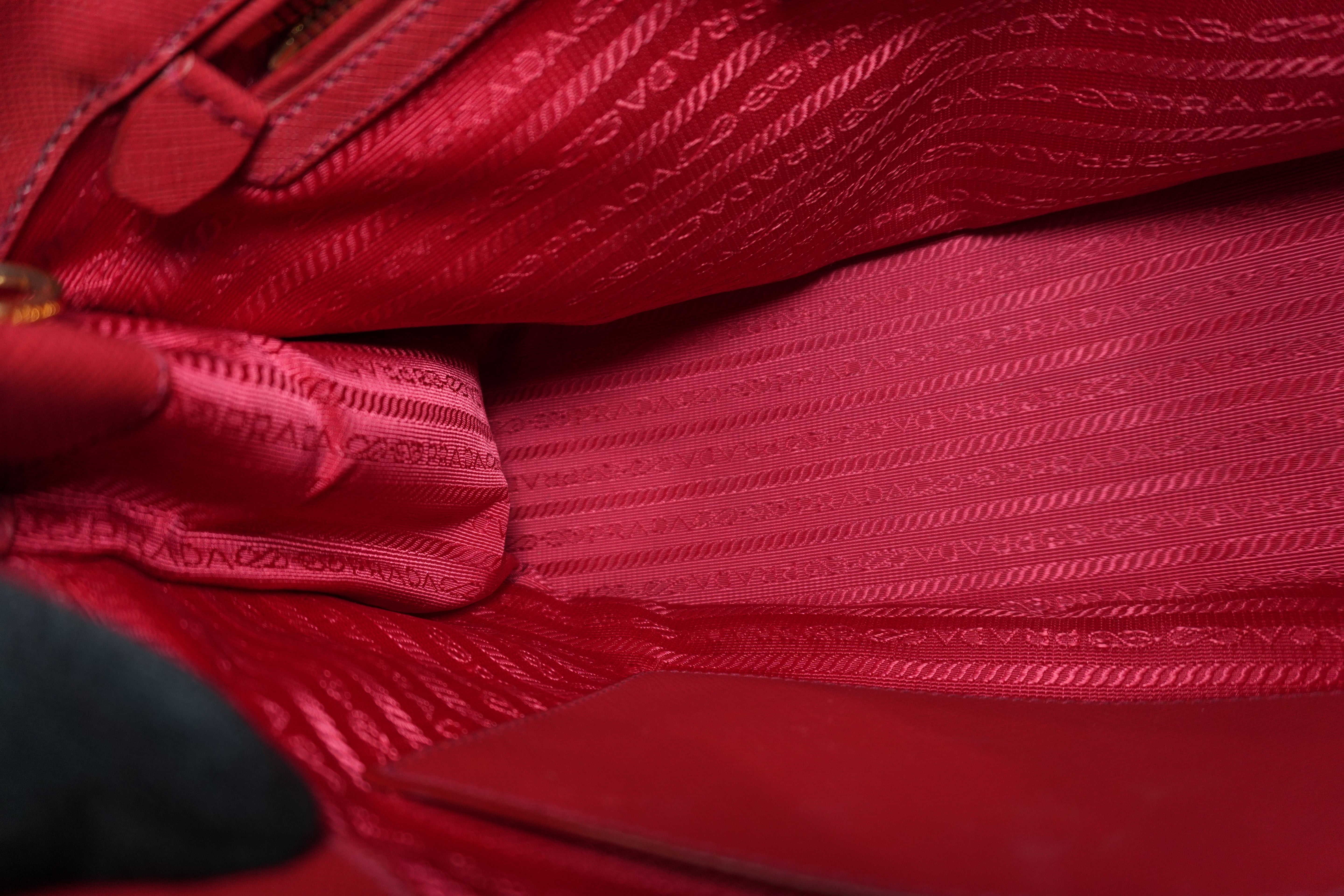 Pre-owned Prada Saffiano Lux Two Way Shoulder Bag Red