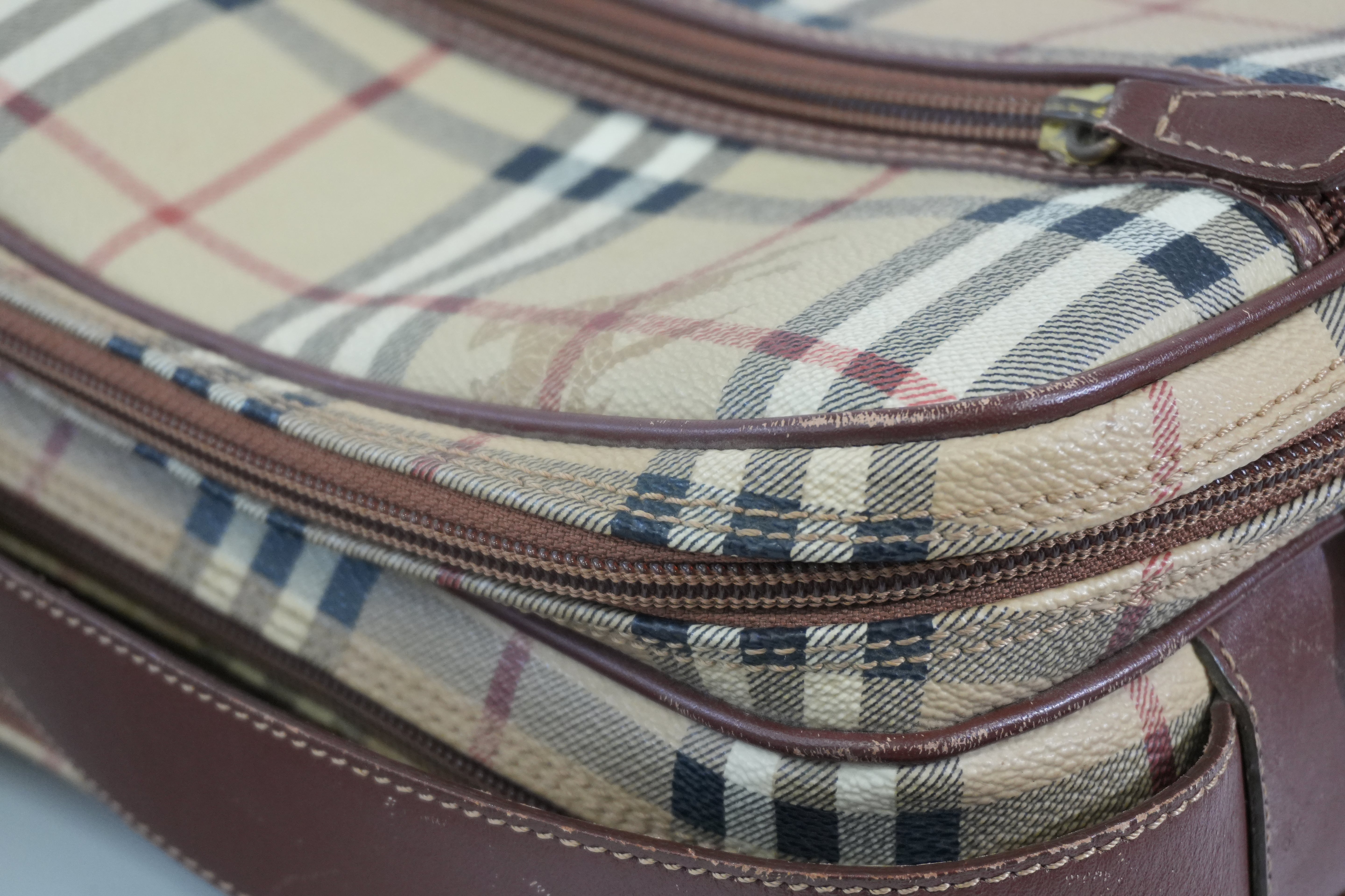 Pre-owned Burberry Nova Check Messenger Bag Beige and Brown