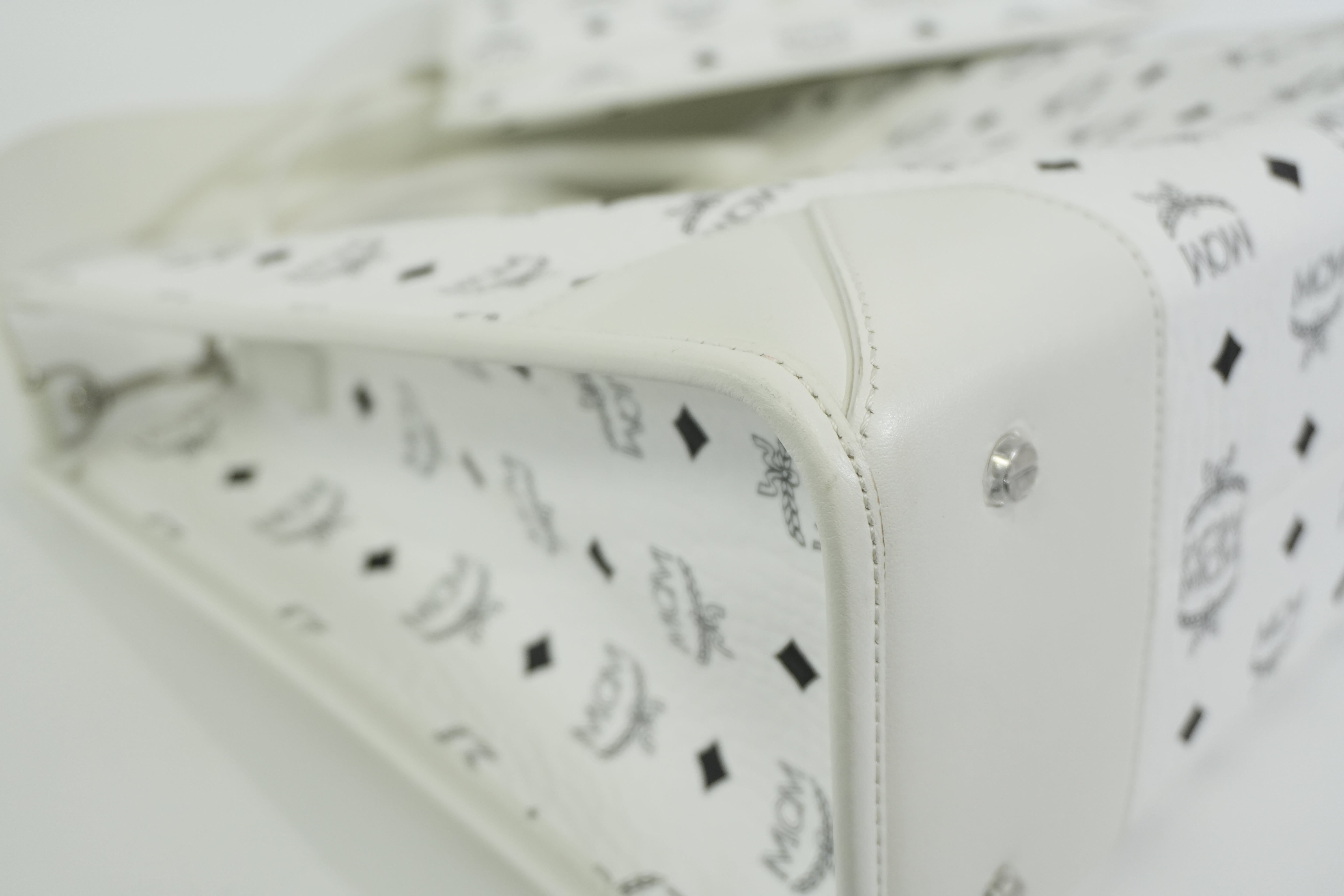 Pre-owned MCM Two Way Shoulder Bag White