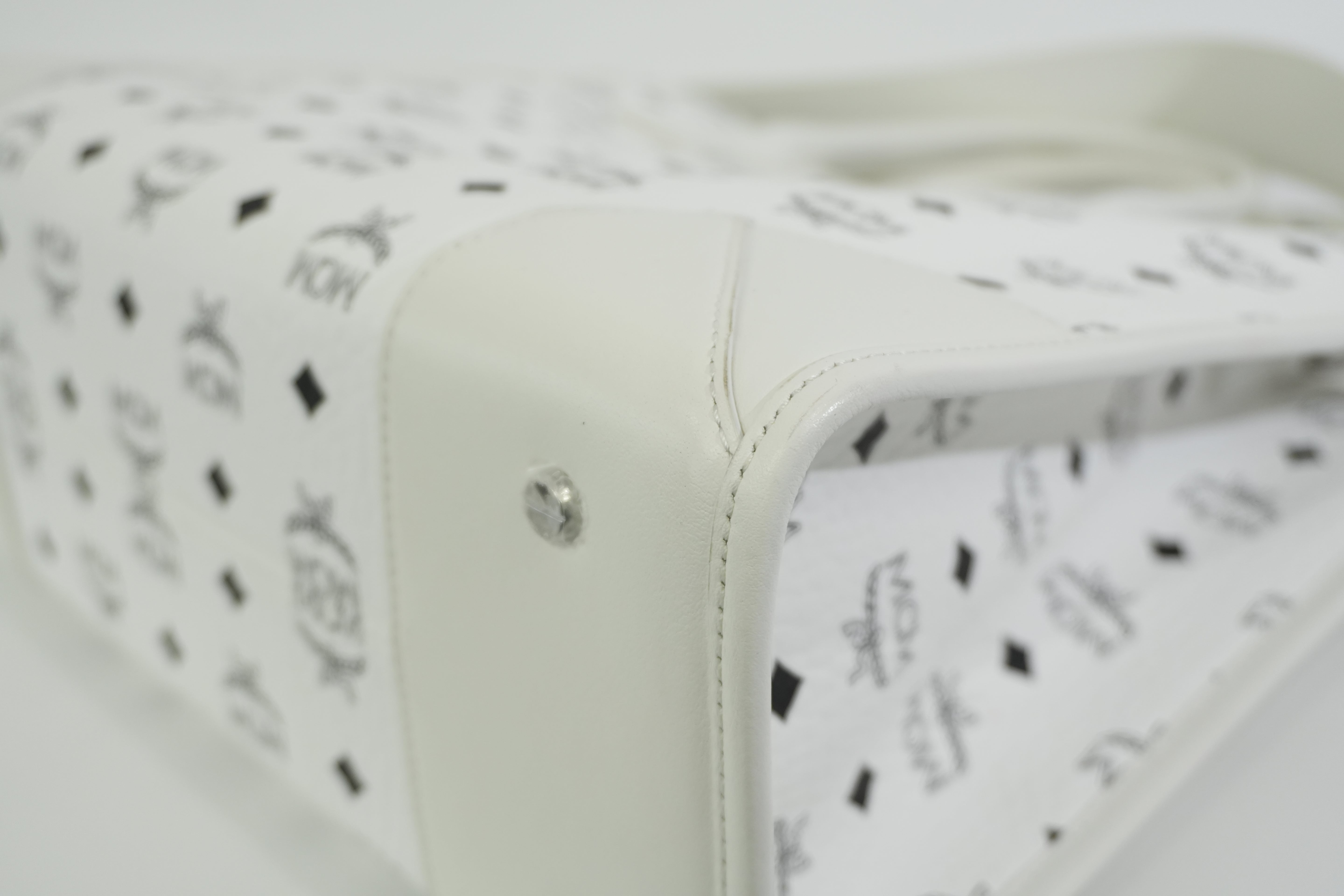 Pre-owned MCM Two Way Shoulder Bag White