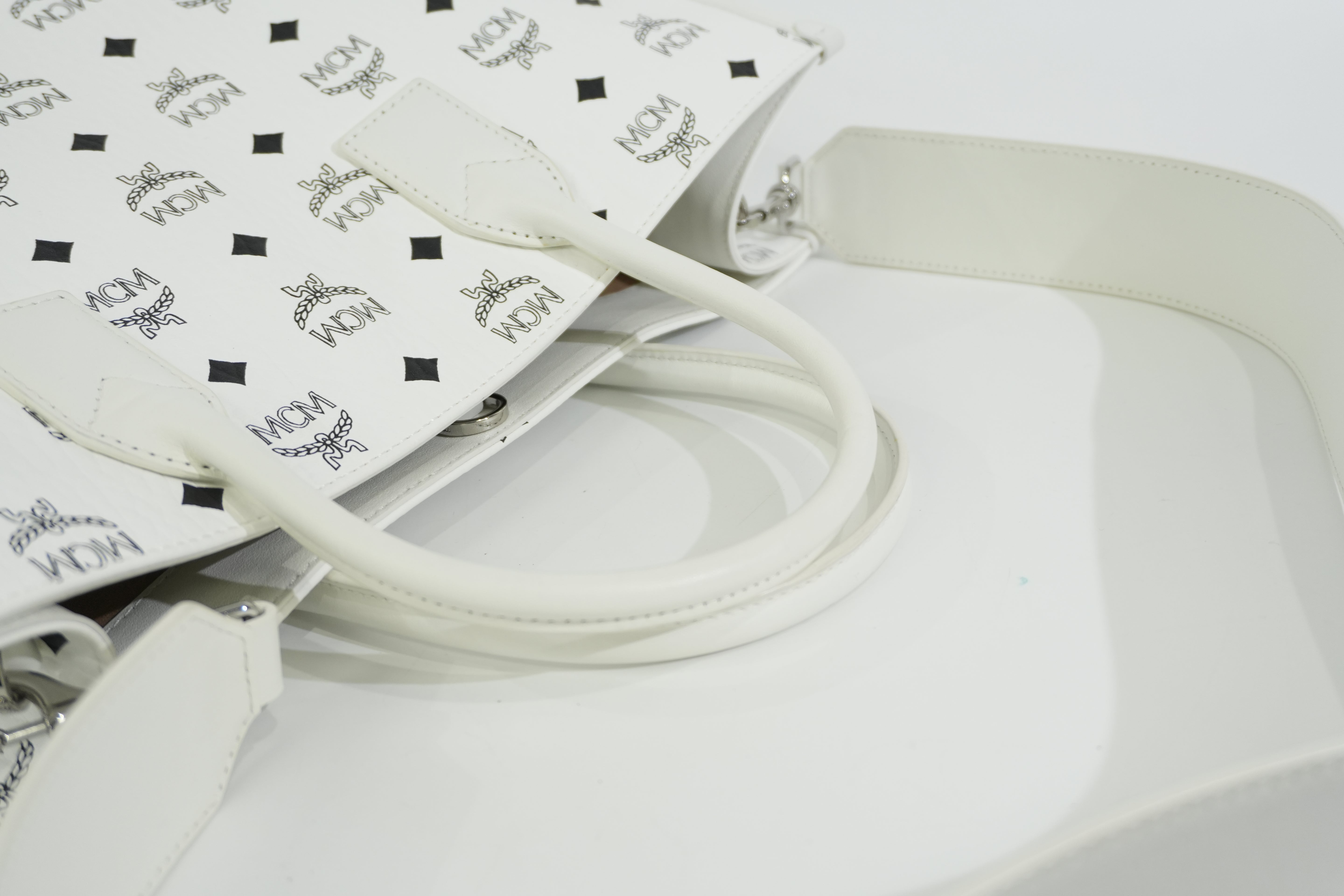 Pre-owned MCM Two Way Shoulder Bag White