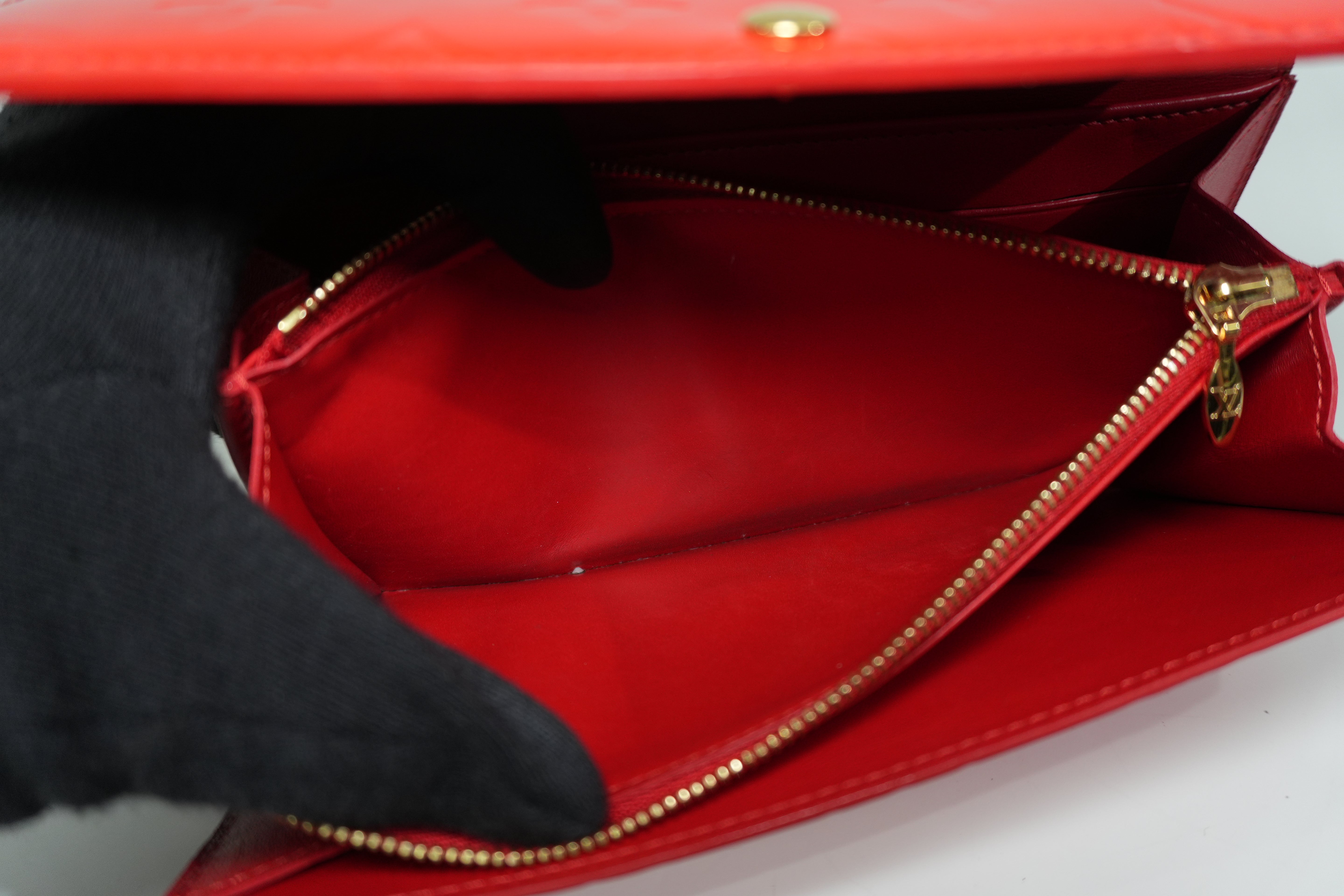 Pre-owned Louis Vuitton Vernis Sarah Wallet Red