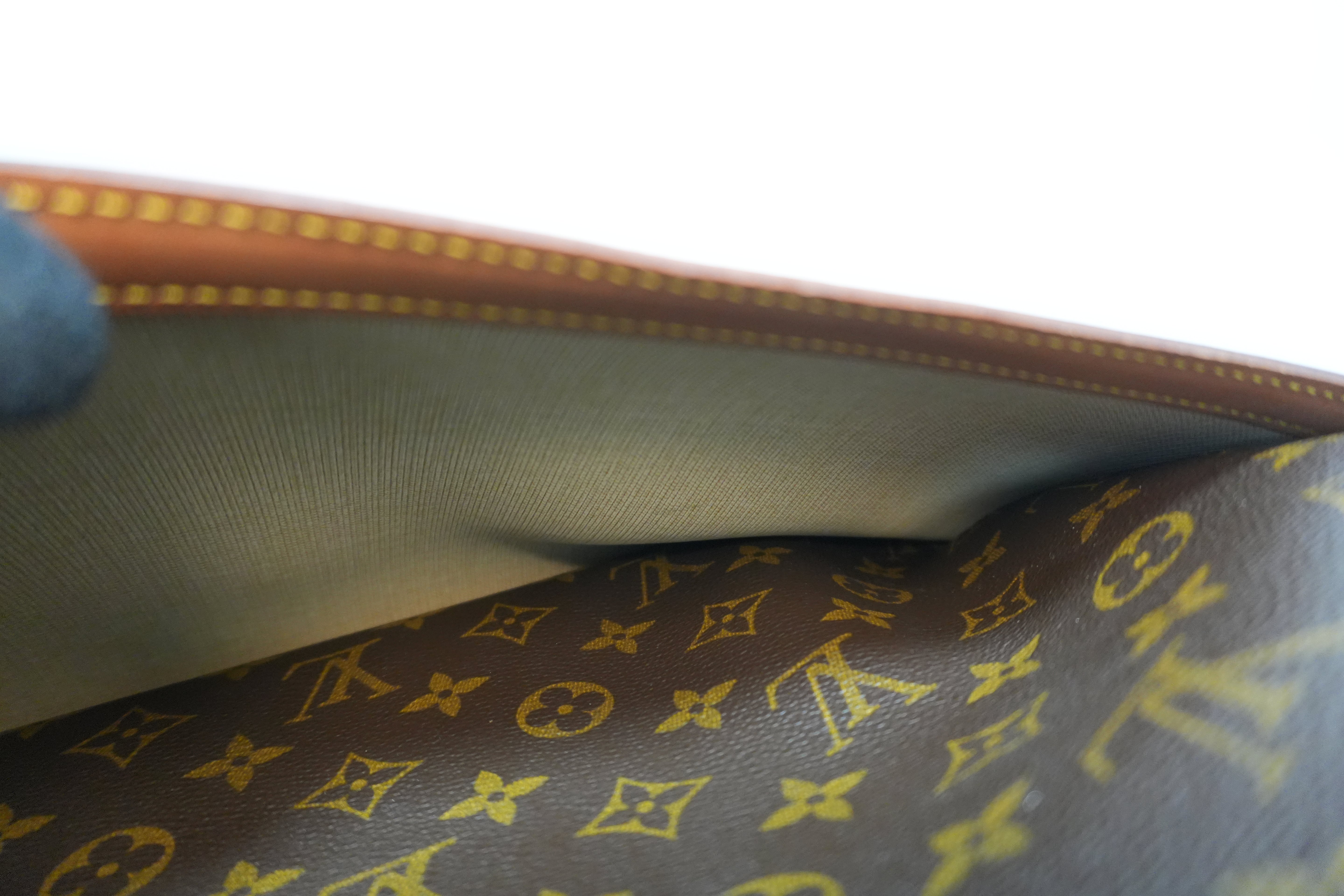 Louis Vuitton Monogram Reporter GM Messenger Bag Used