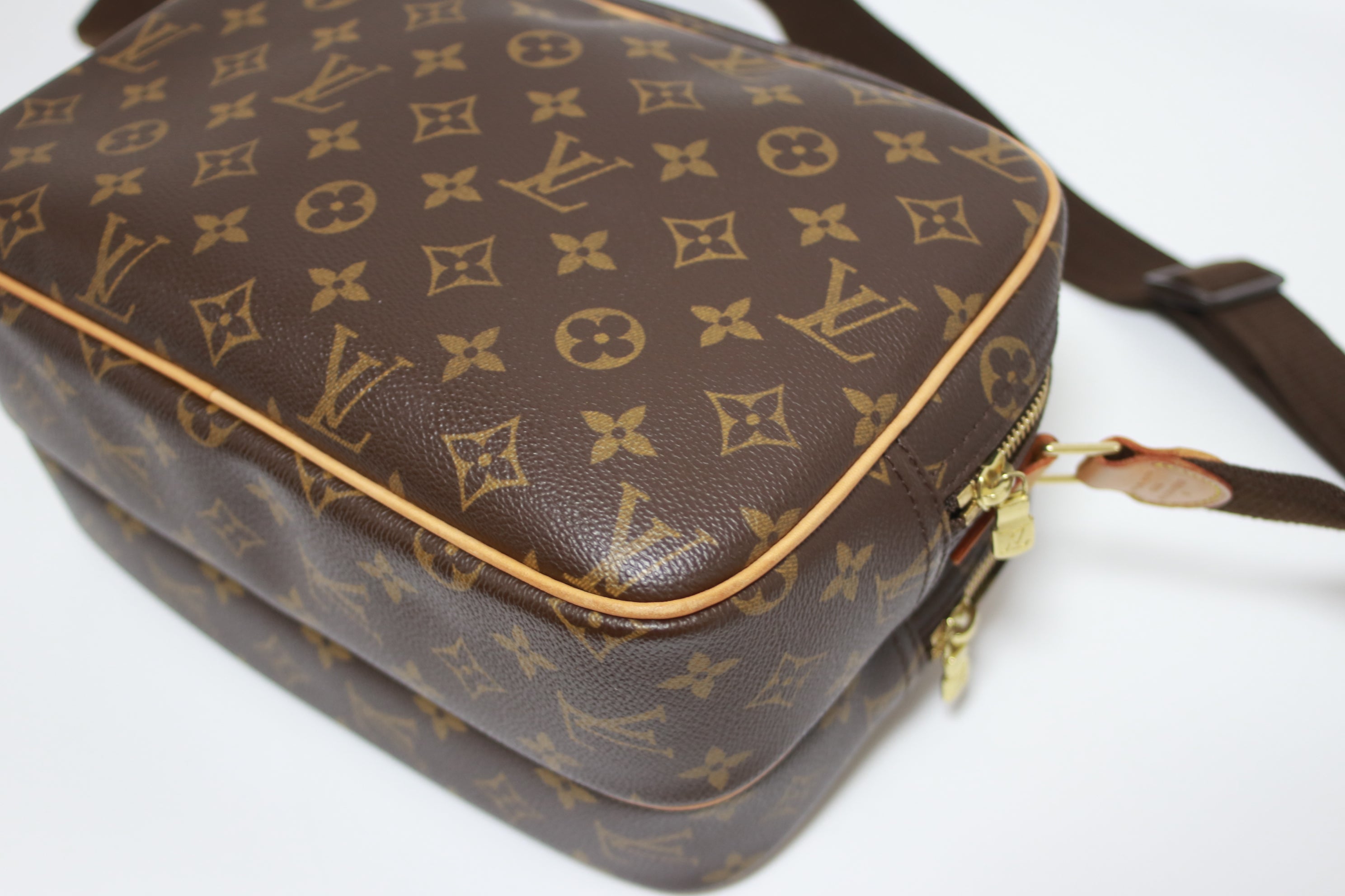 Louis Vuitton Reporter PM Messenger Bag Used