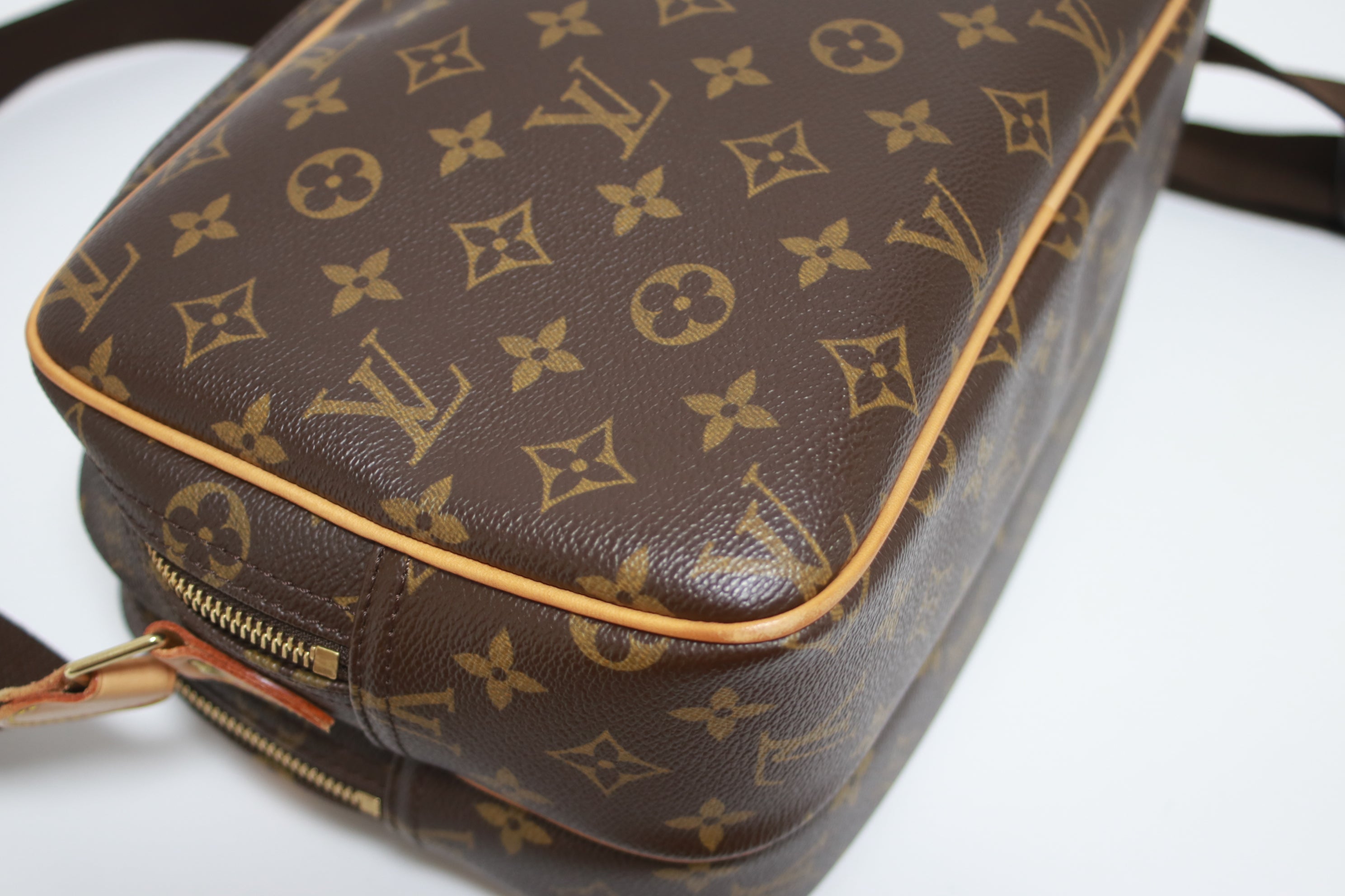 Louis Vuitton Reporter PM Messenger Bag Used