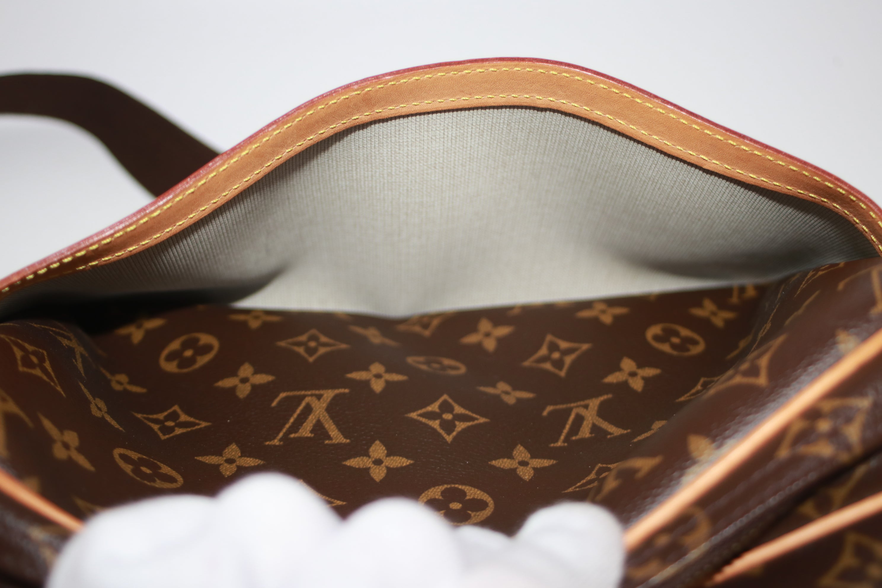 Louis Vuitton Reporter PM Messenger Bag Used