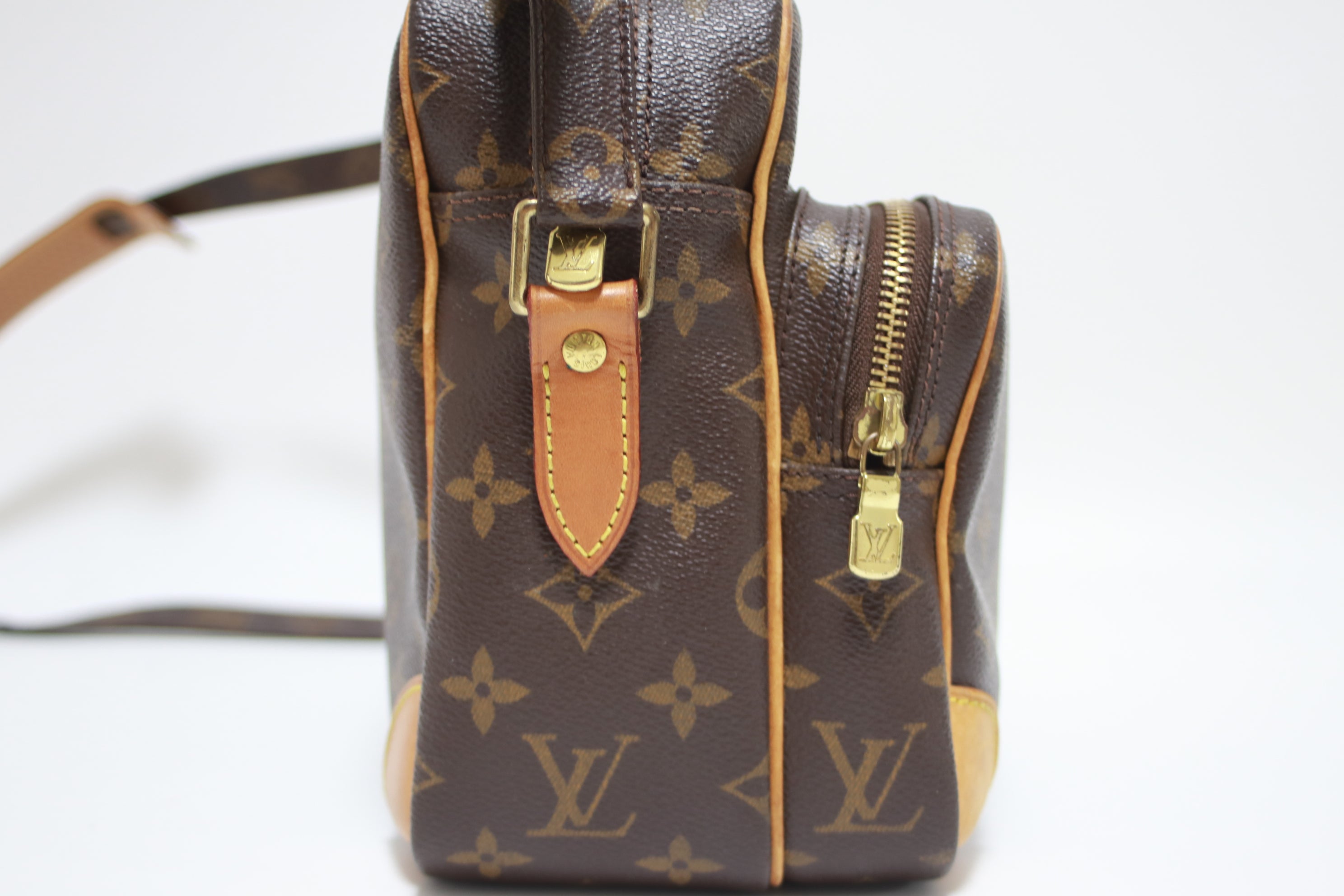 Louis Vuitton Reporter PM Messenger Bag Used