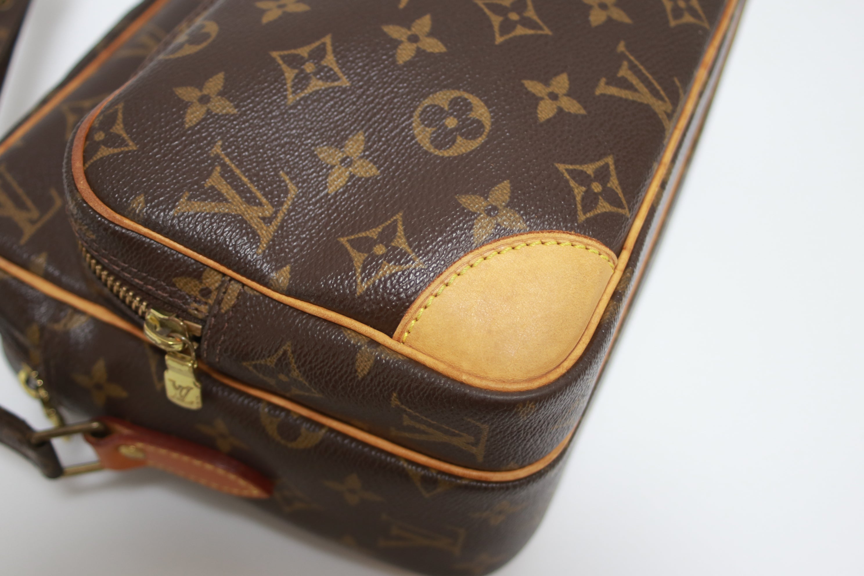 Louis Vuitton Nil Messenger Bag Used (7855)