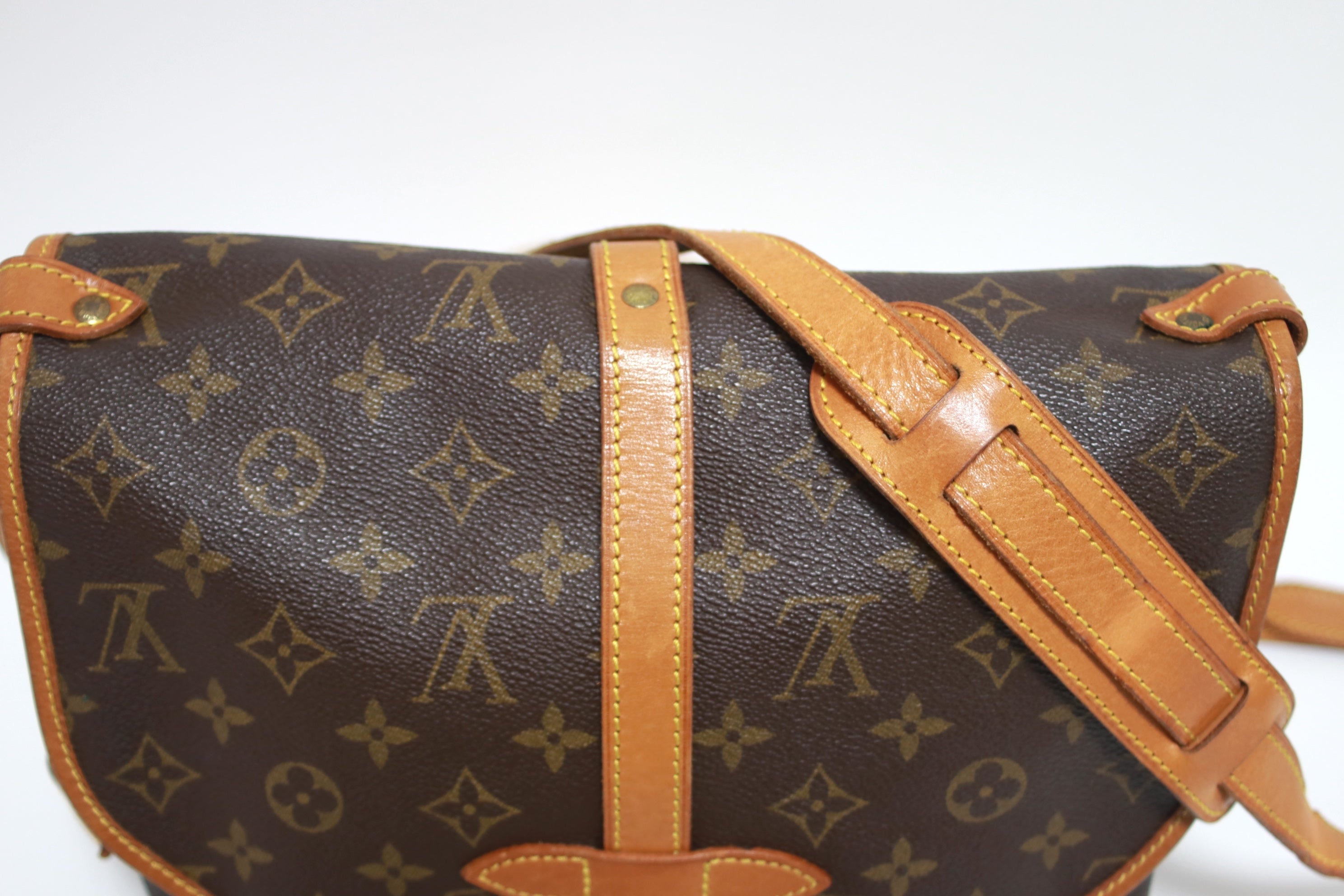 Louis Vuitton Saumur 30 Crossbody Bag Used (7798)