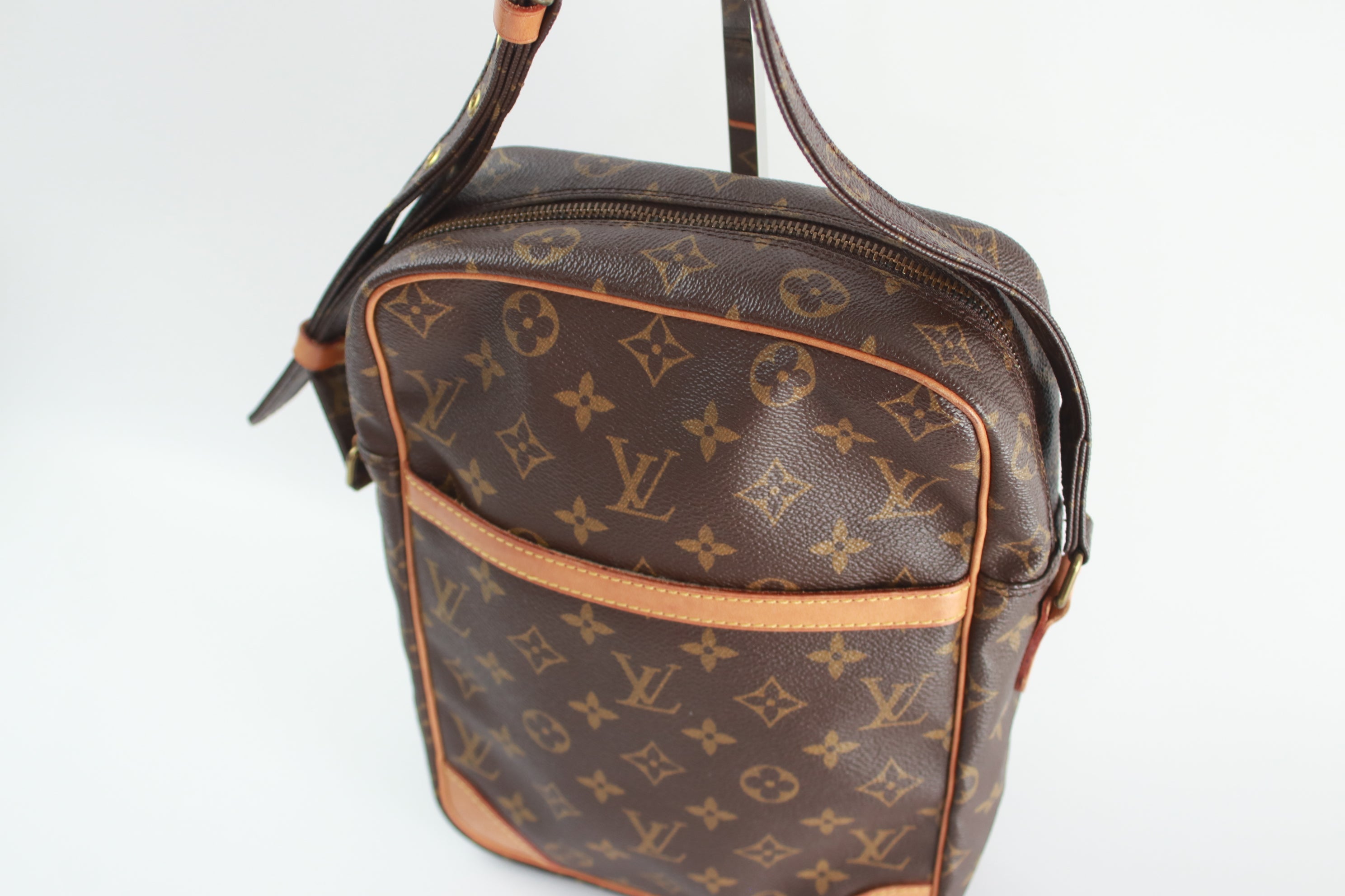 Louis Vuitton Danube Shoulder Bag Used (6756)