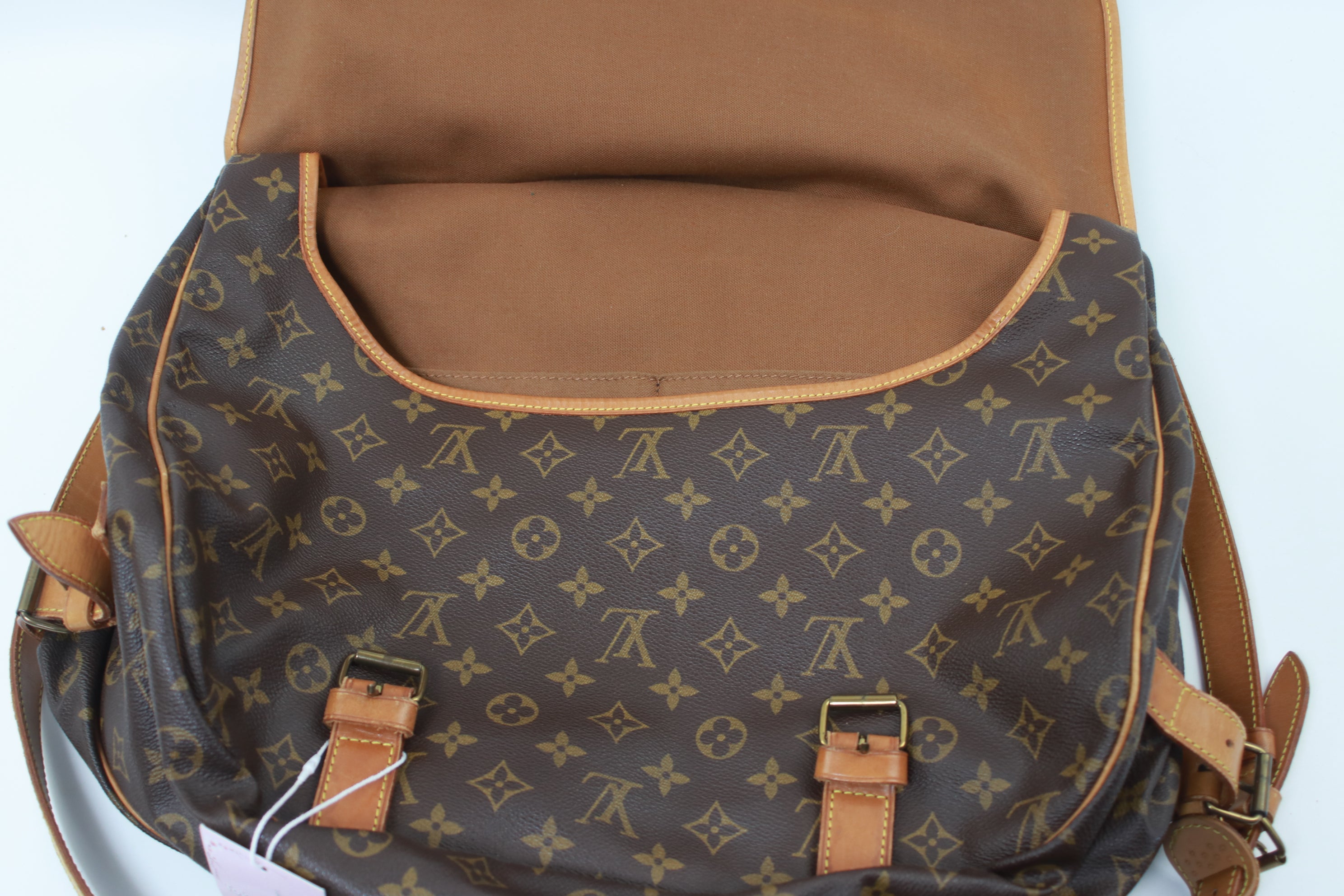 Louis Vuitton Samur  Fashion, Louis vuitton handbags, Louis vuitton bag