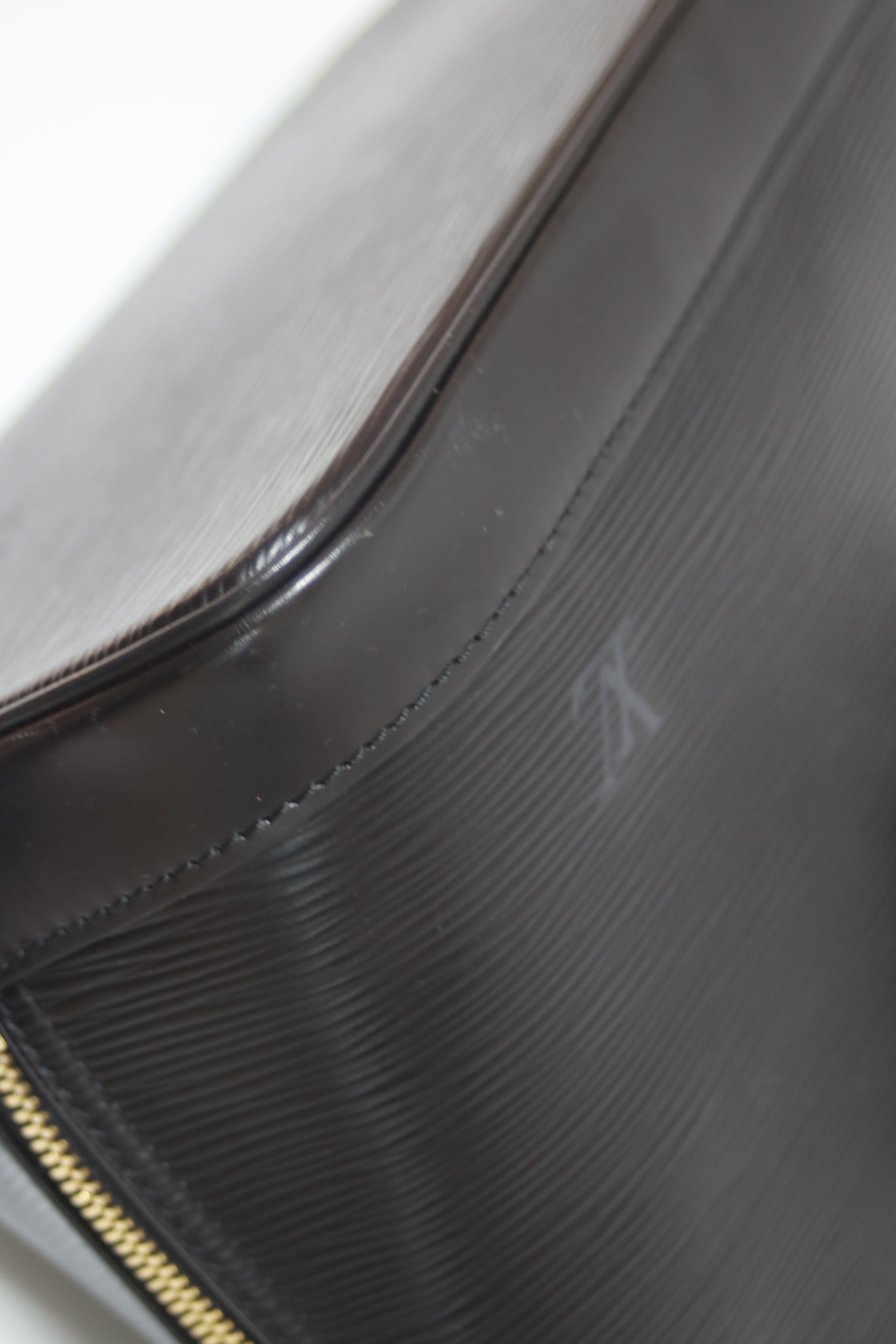 Louis Vuitton Alma PM Epi Black Handbag Used (7741)