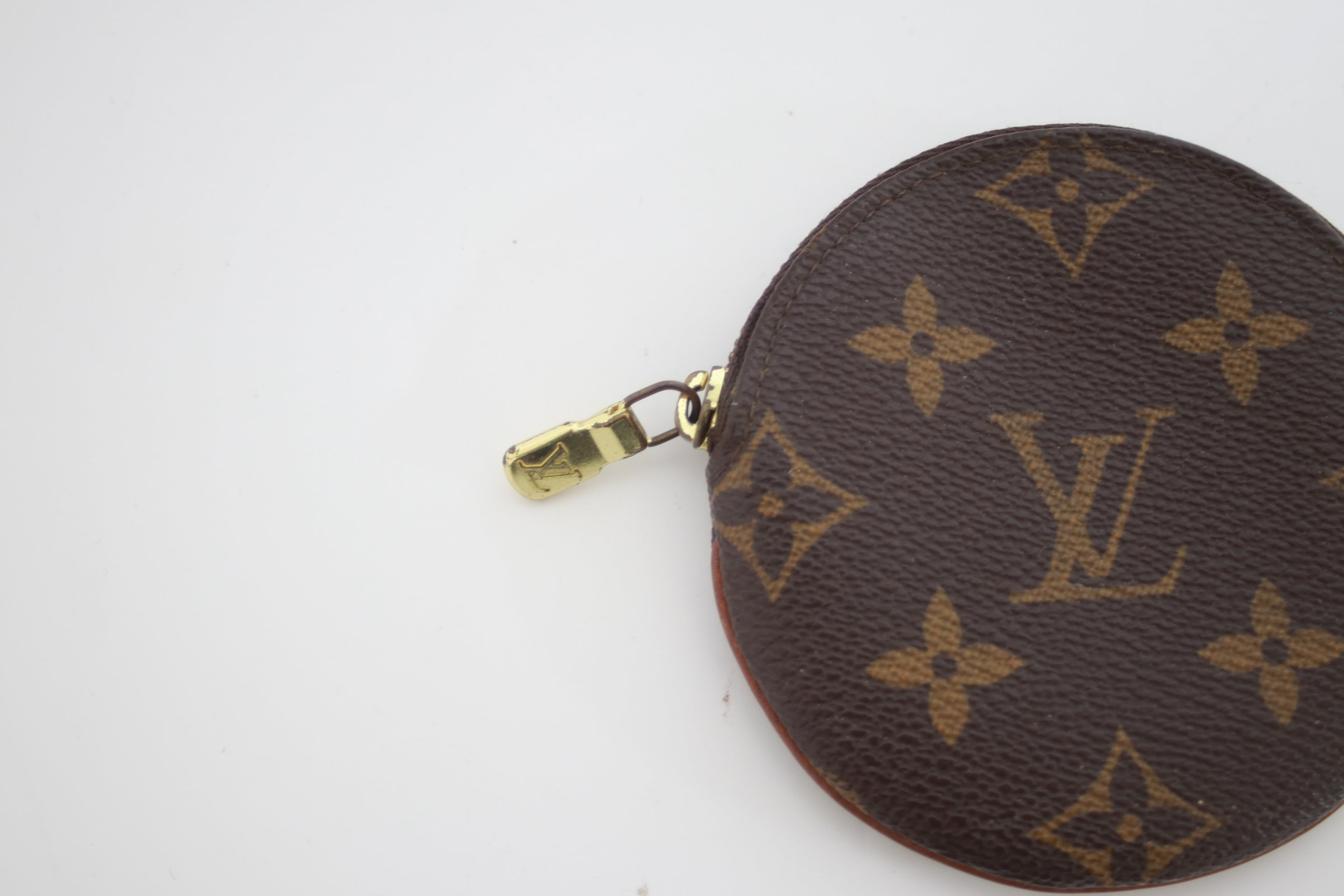 Louis Vuitton Round Coin Case Used (7707)