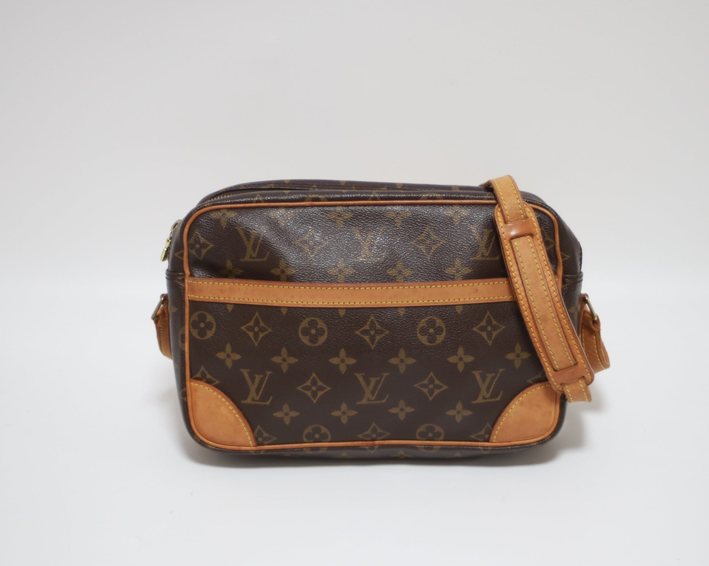 Louis Vuitton Trocadero 27 Shoulder Bag Used (7645)