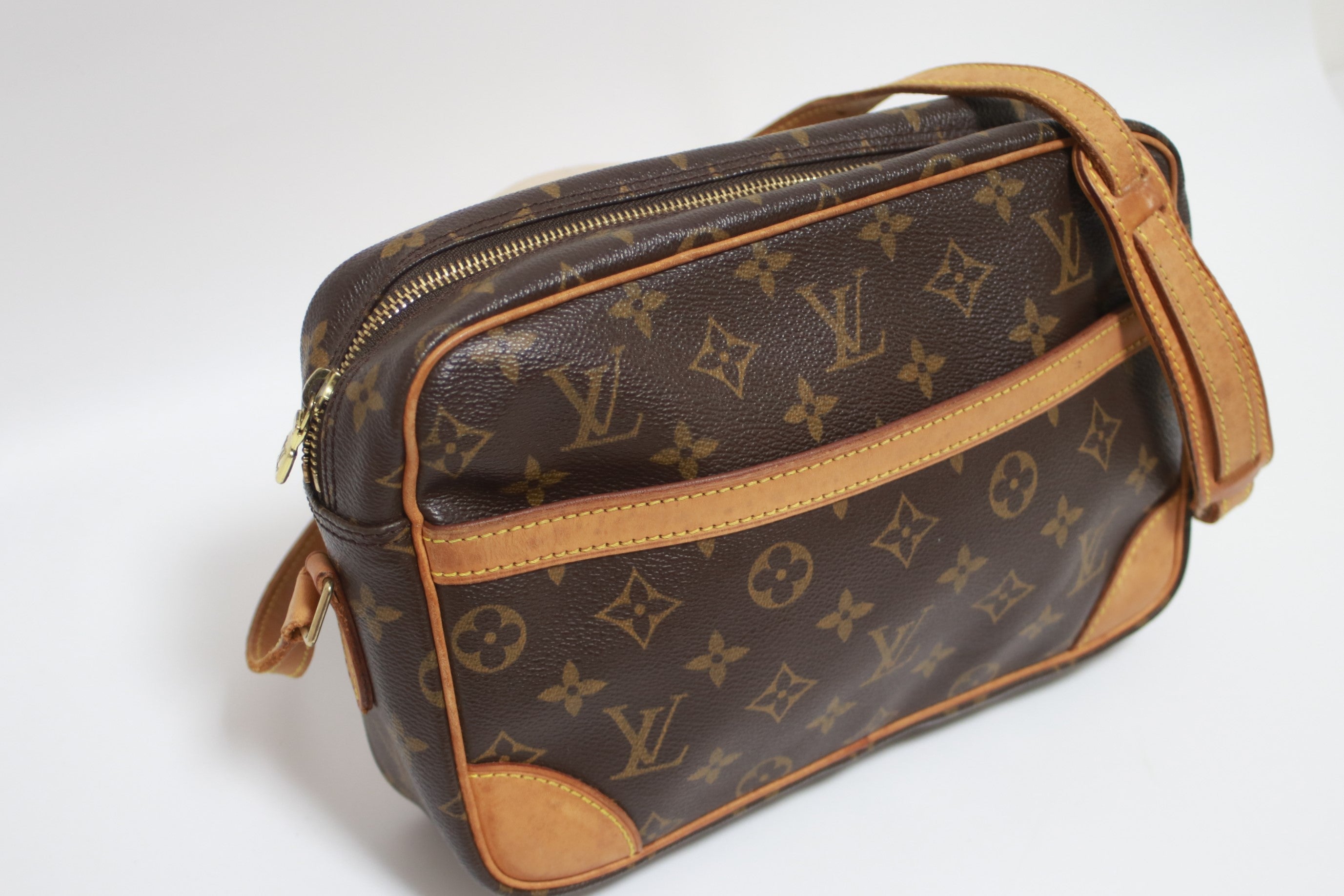 Louis Vuitton Trocadero 27 Shoulder Bag Used