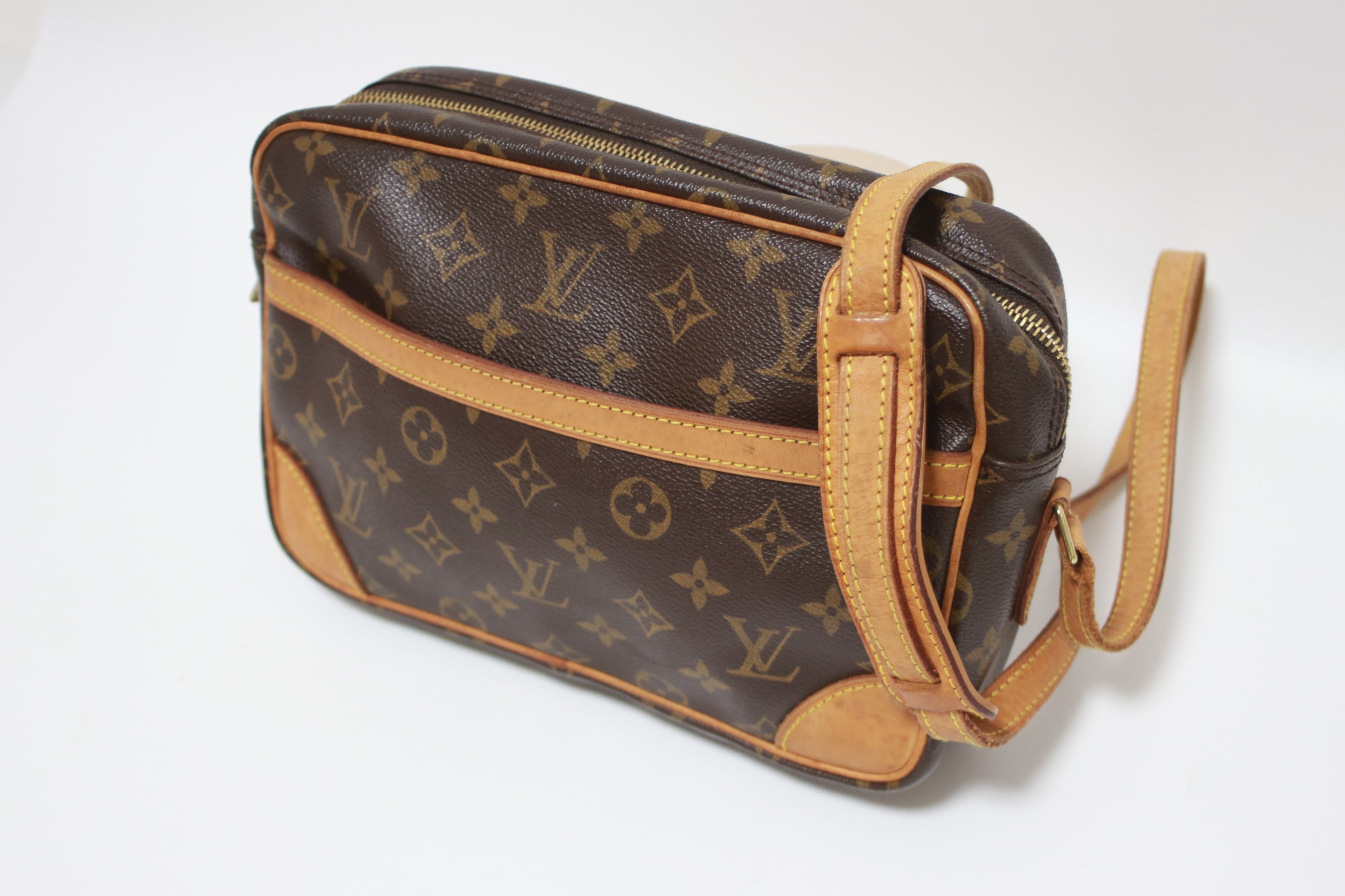 Louis Vuitton Trocadero 27 Shoulder Bag Used (7645)