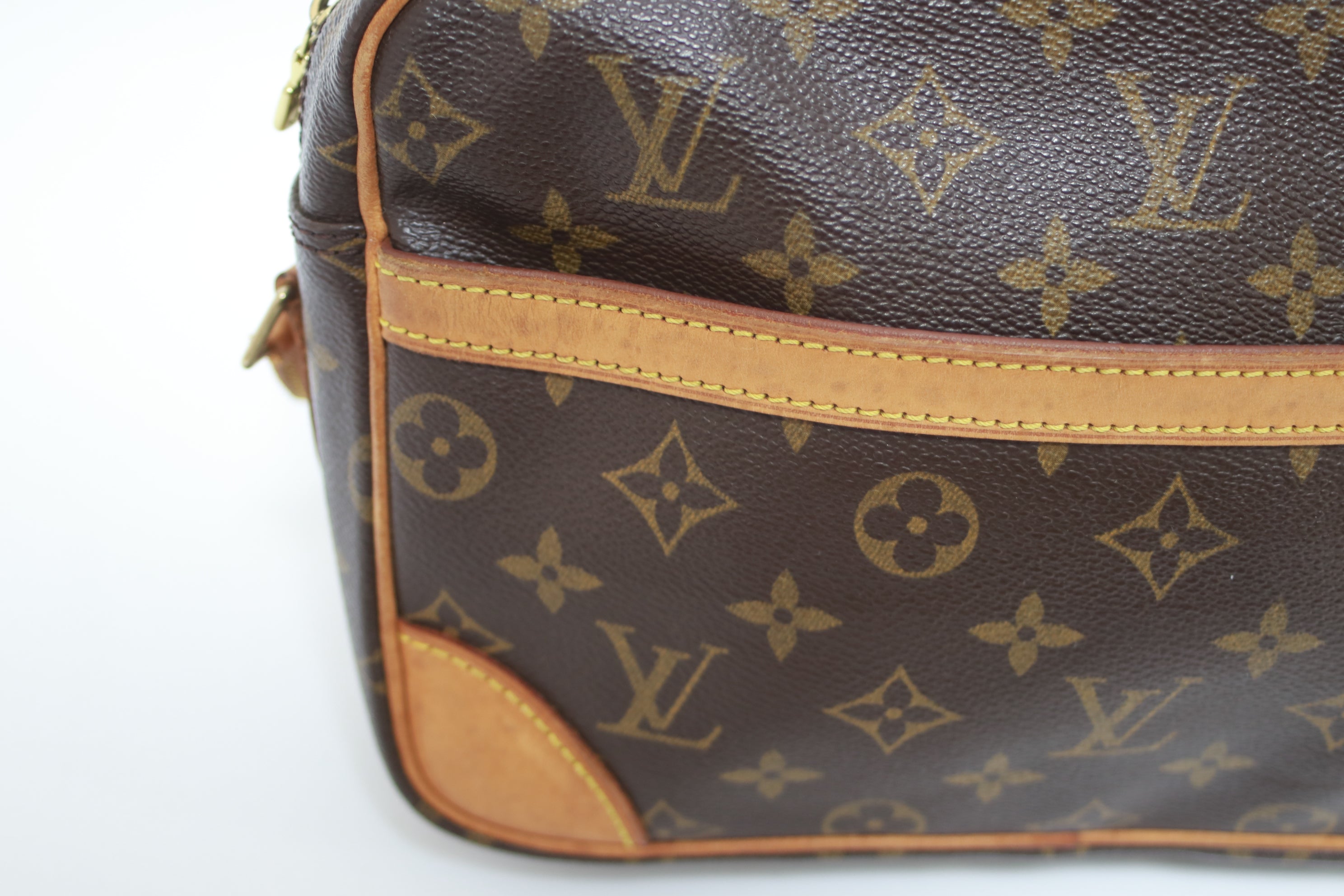 Louis Vuitton Trocadero 27 Shoulder Bag Used (7645)