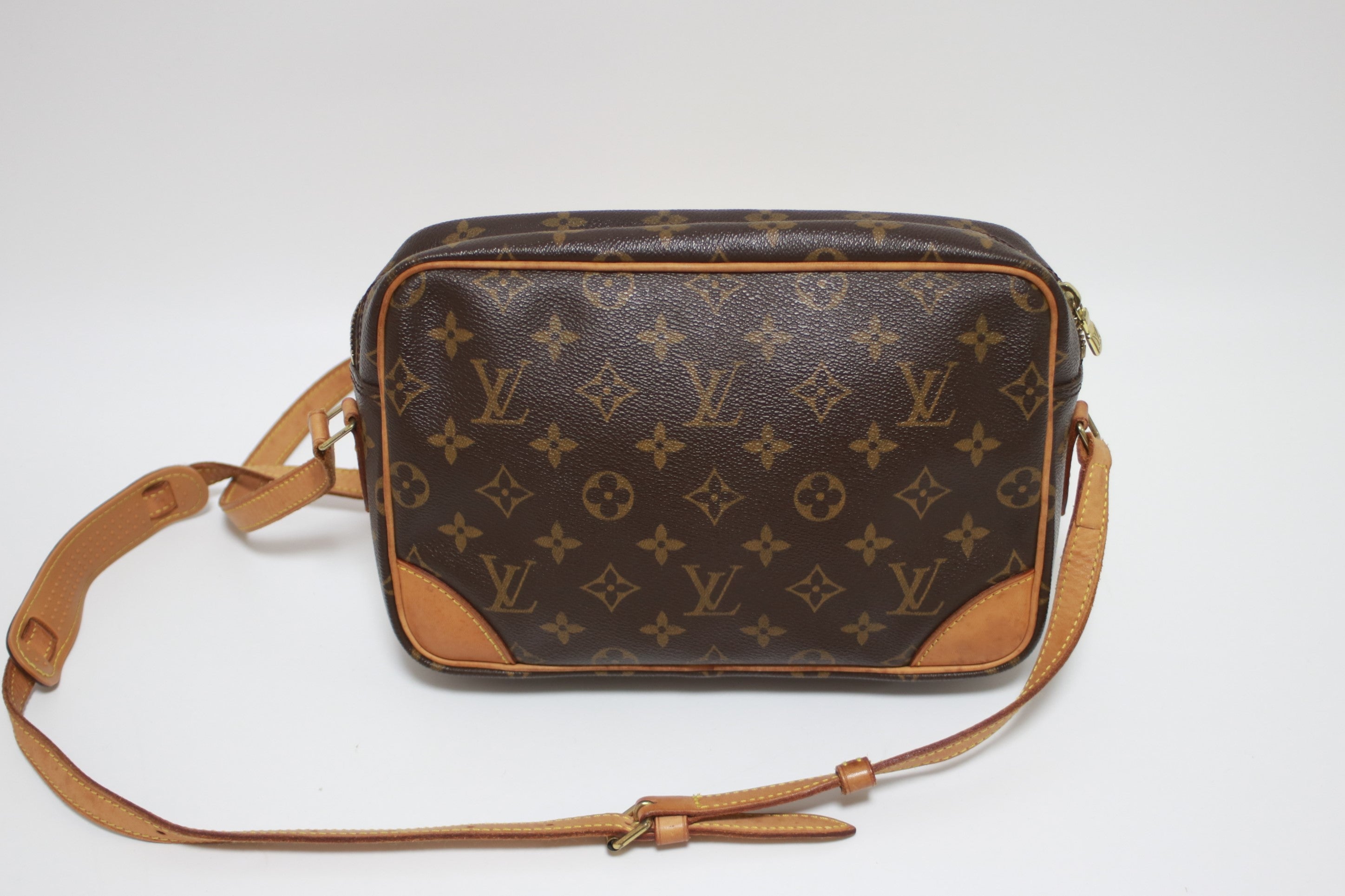 Louis Vuitton Trocadero 27 Shoulder Bag Used (7645)