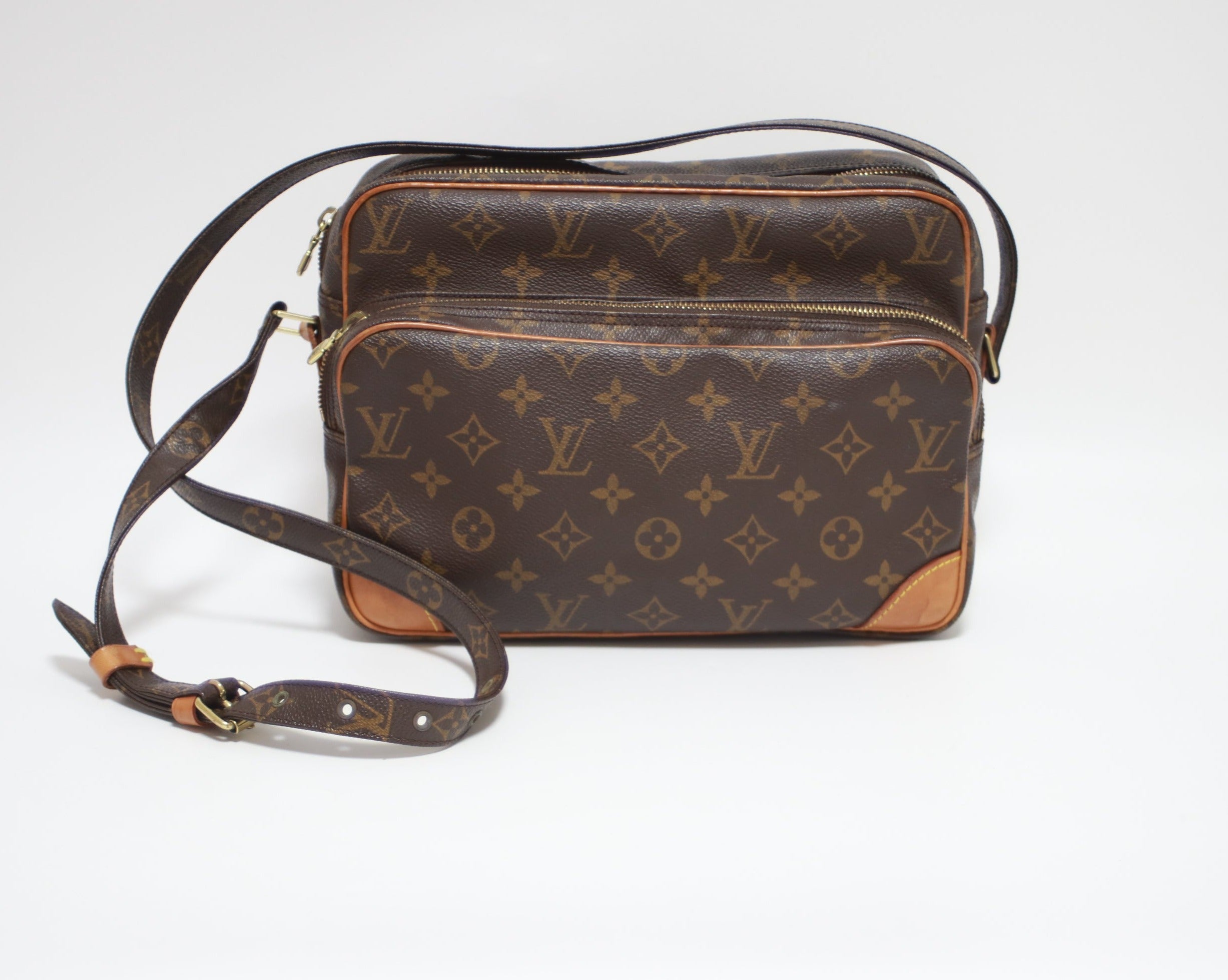 Louis Vuitton Nil Messenger Bag Used (7897)
