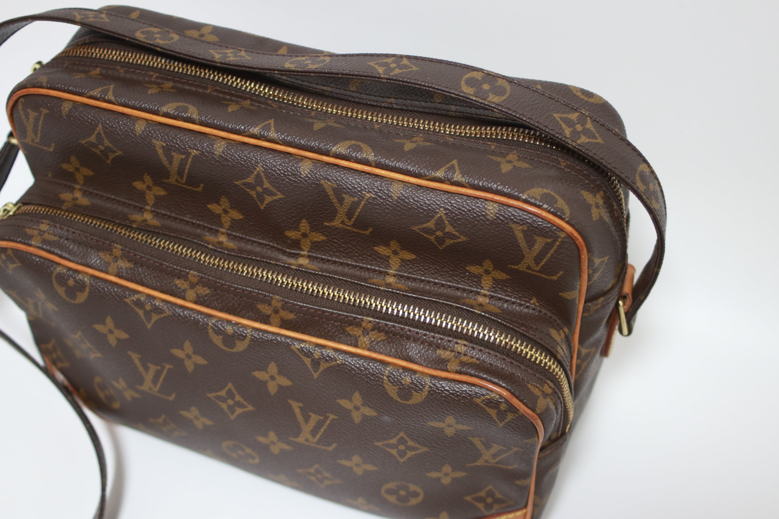 Louis Vuitton Nil Messenger Bag Used (7897)