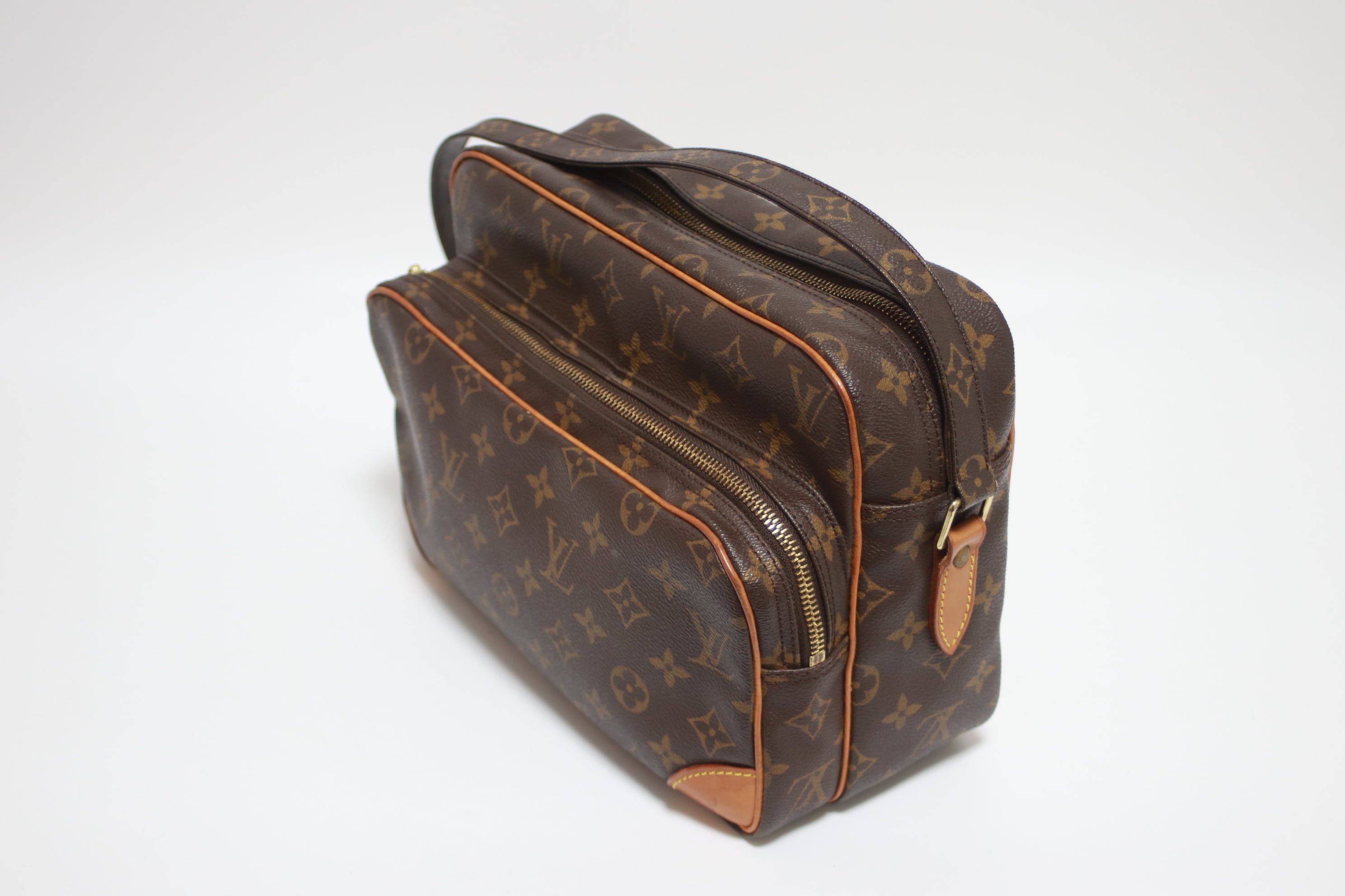 Louis Vuitton Nil Messenger Bag Used