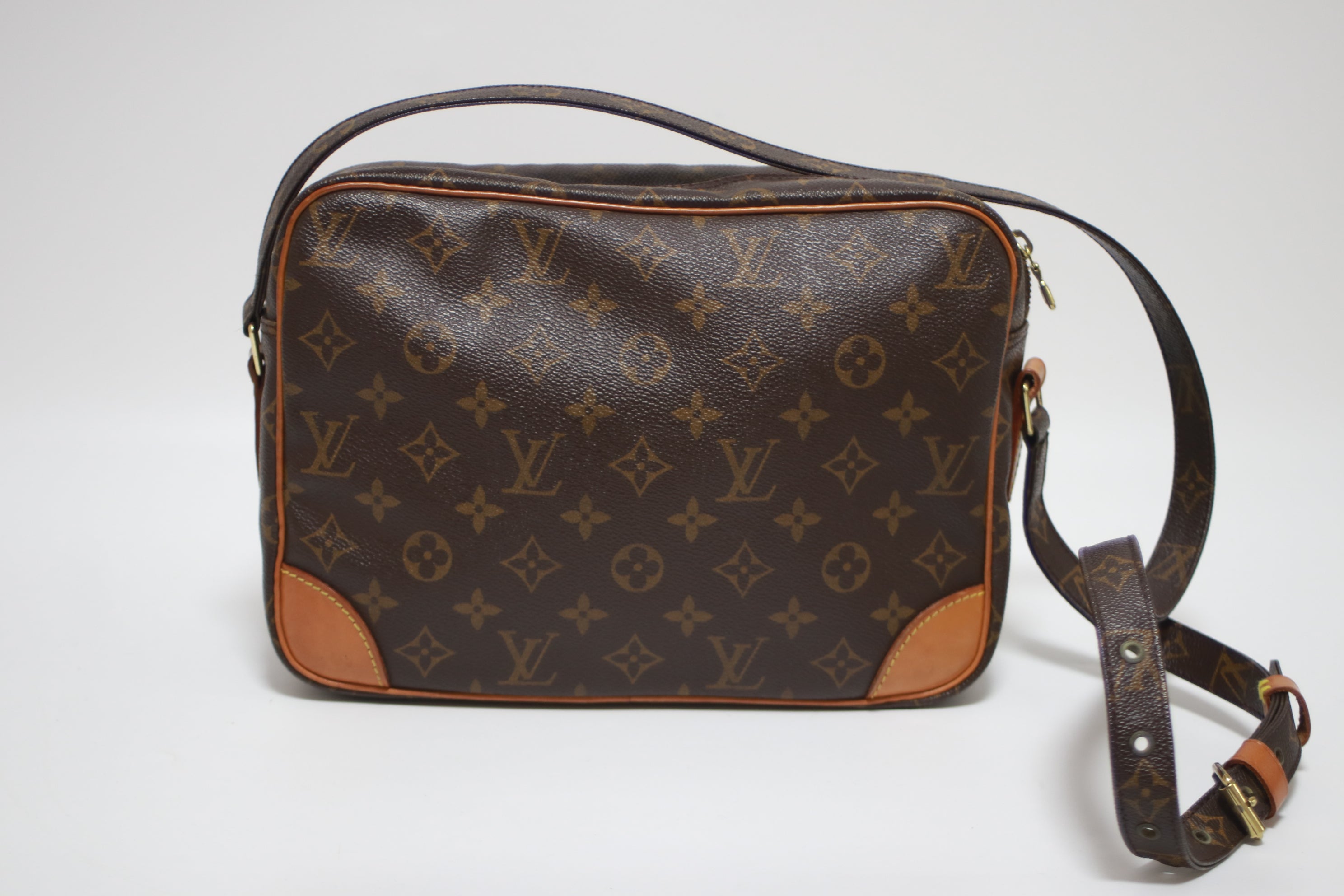 Louis Vuitton Nil Messenger Bag Used (7897)