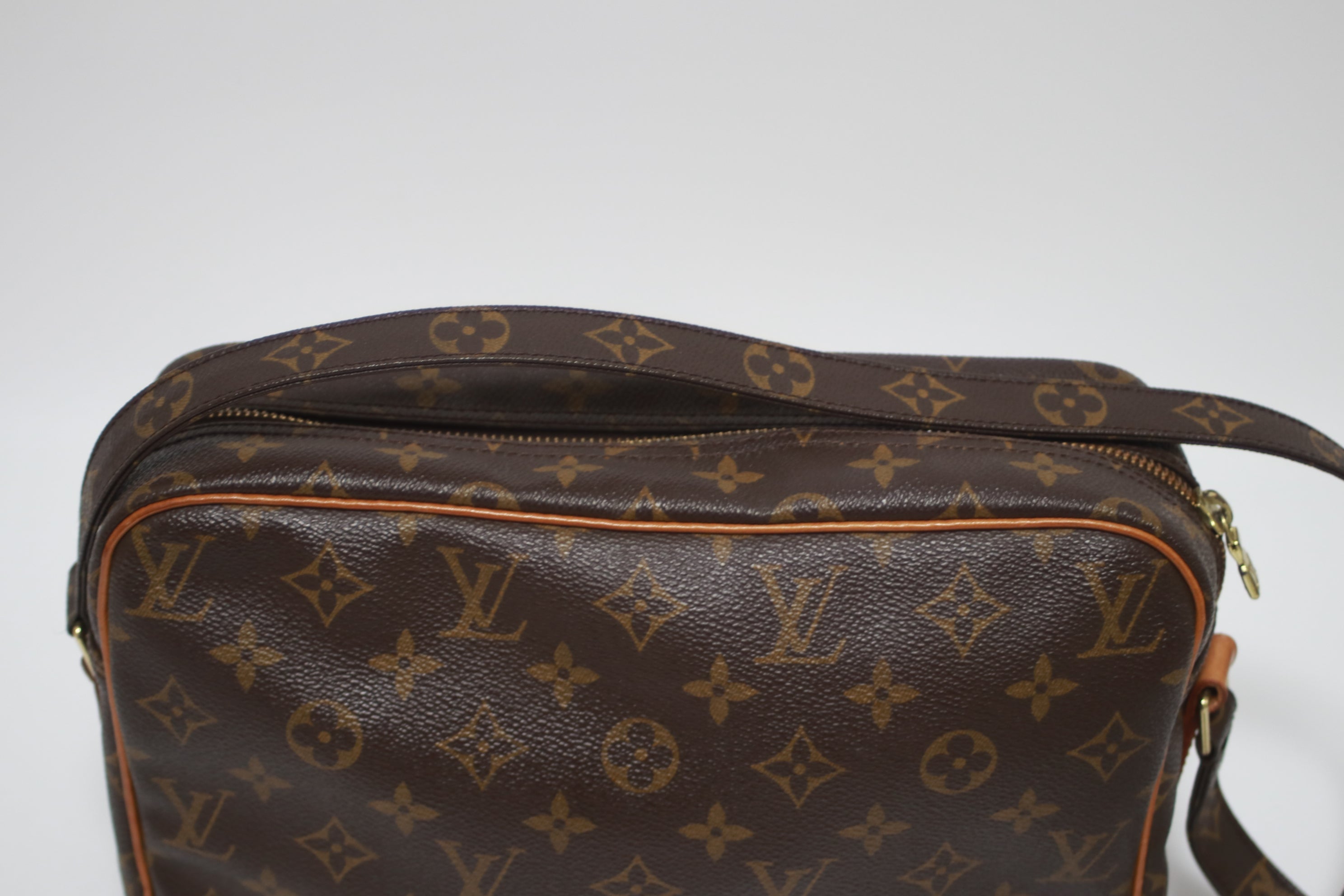 Louis Vuitton Nil Messenger Bag Used