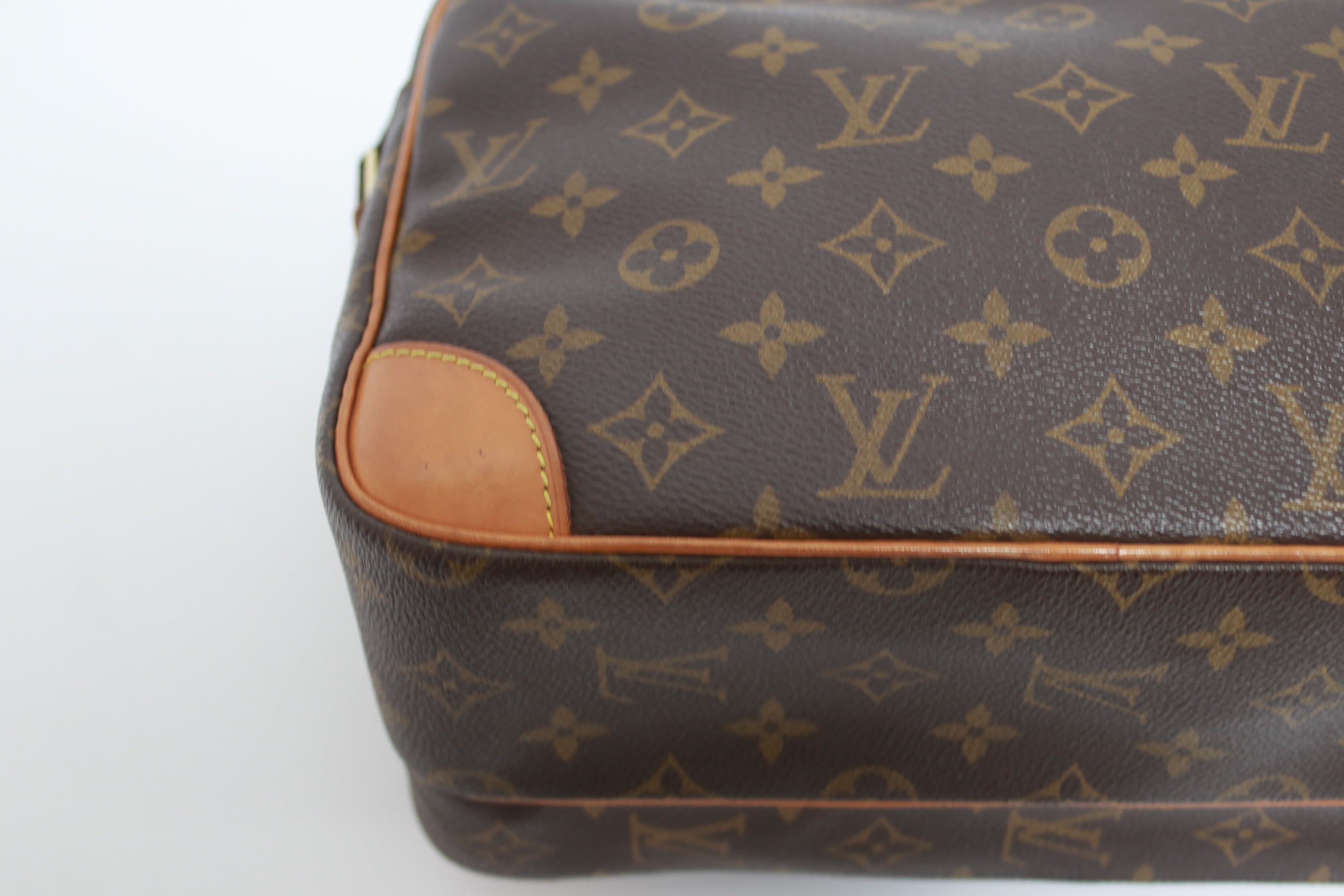 Louis Vuitton Nil Messenger Bag Used