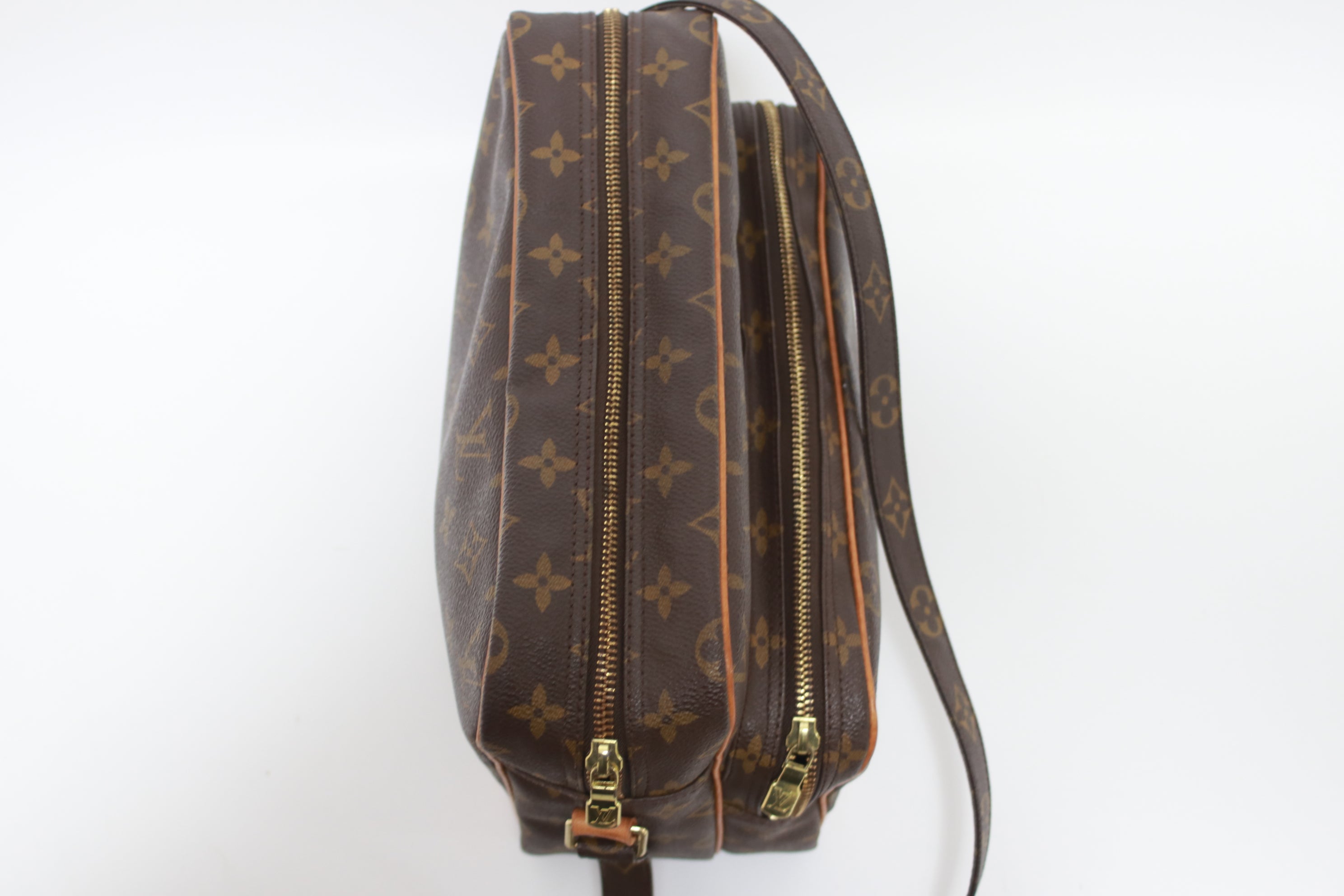 Louis Vuitton Nil Messenger Bag Used (7897)