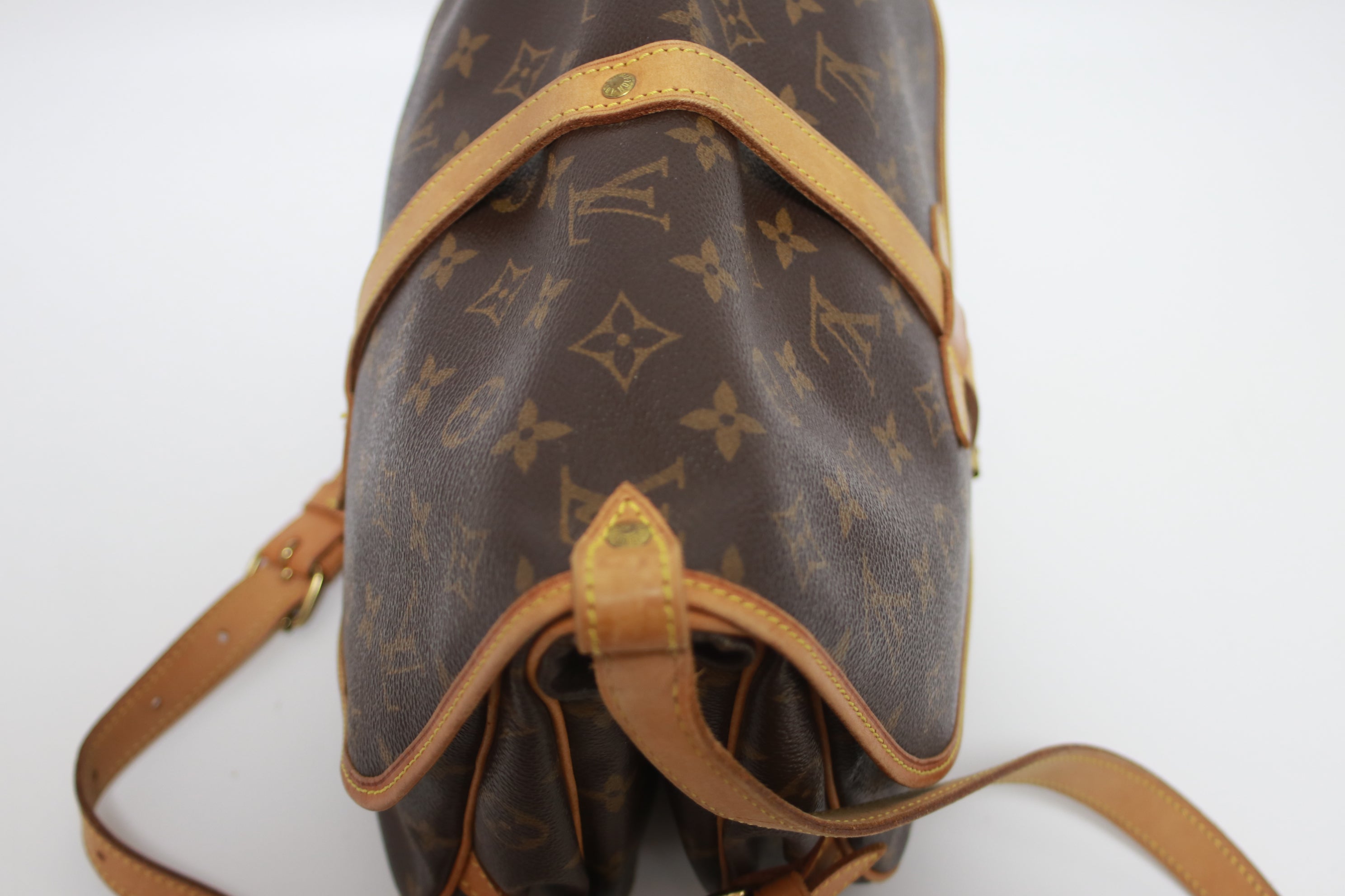 Louis Vuitton Saumur 30 Shoulder Bag Used