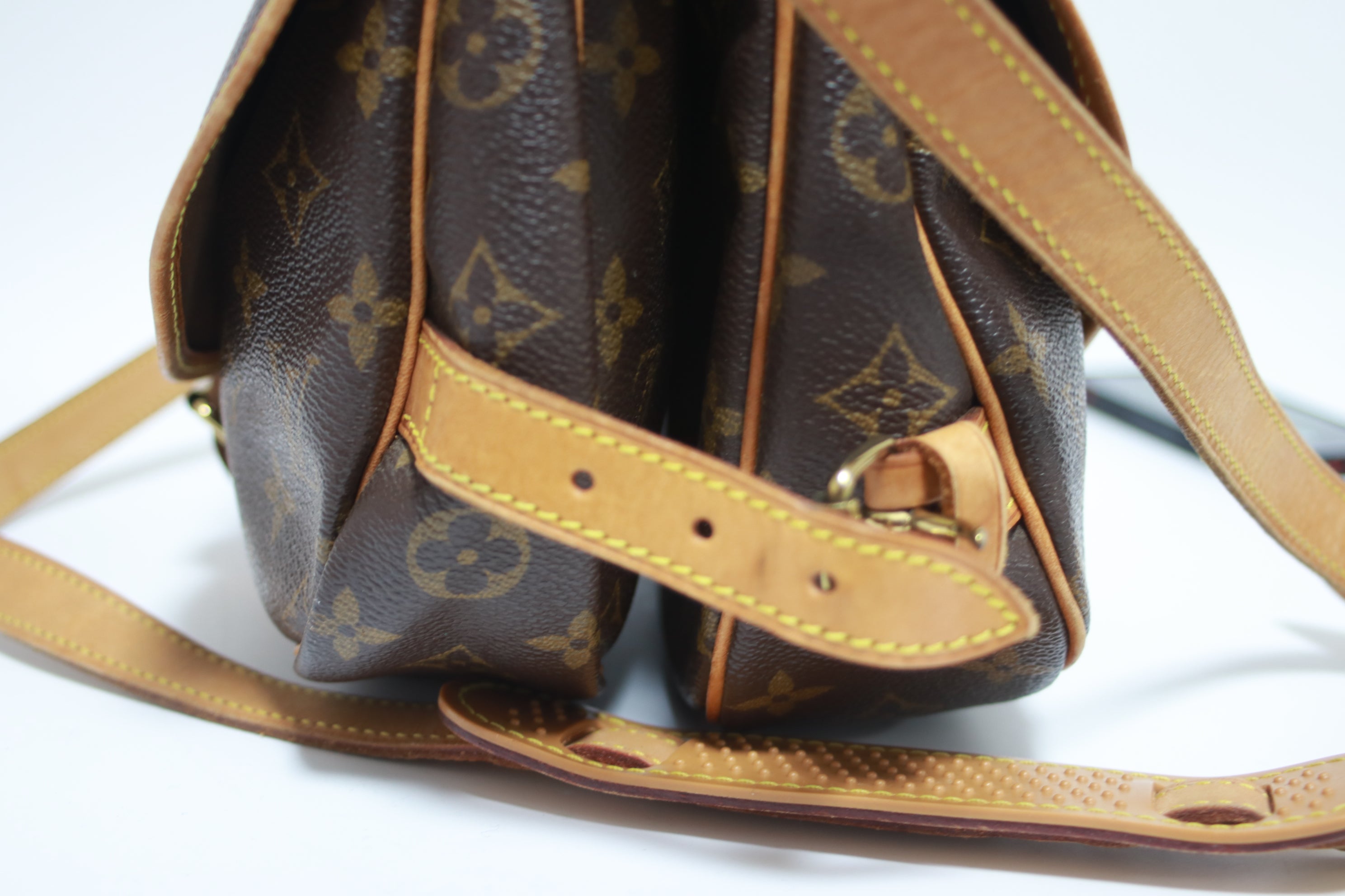 Louis Vuitton Saumur 30 Shoulder Bag Used