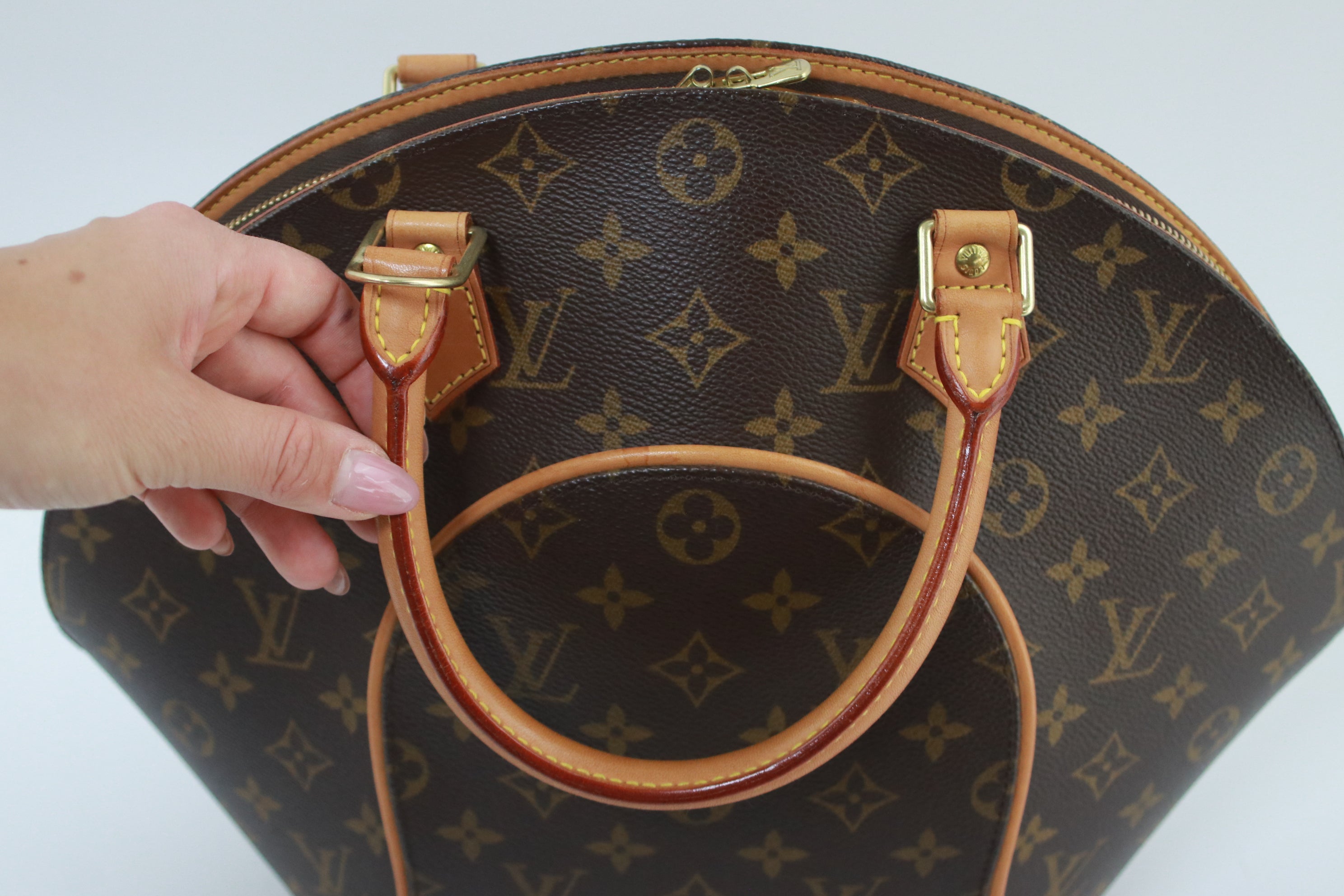 Louis Vuitton Ellipse MM Handbag Used (6808)