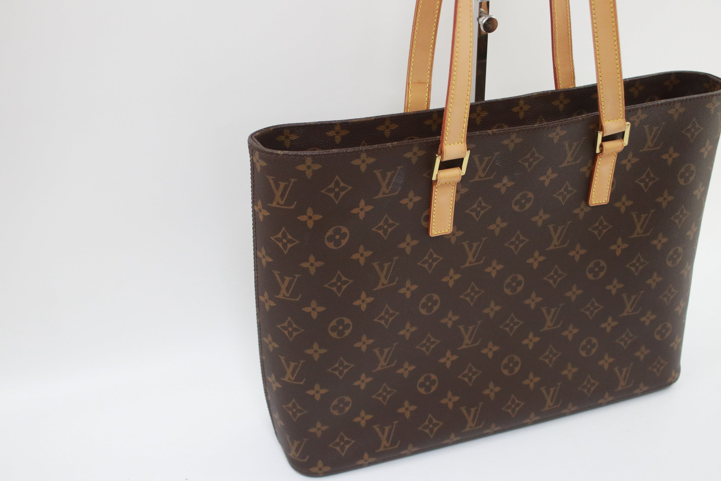 Louis Vuitton Pre-loved Luco