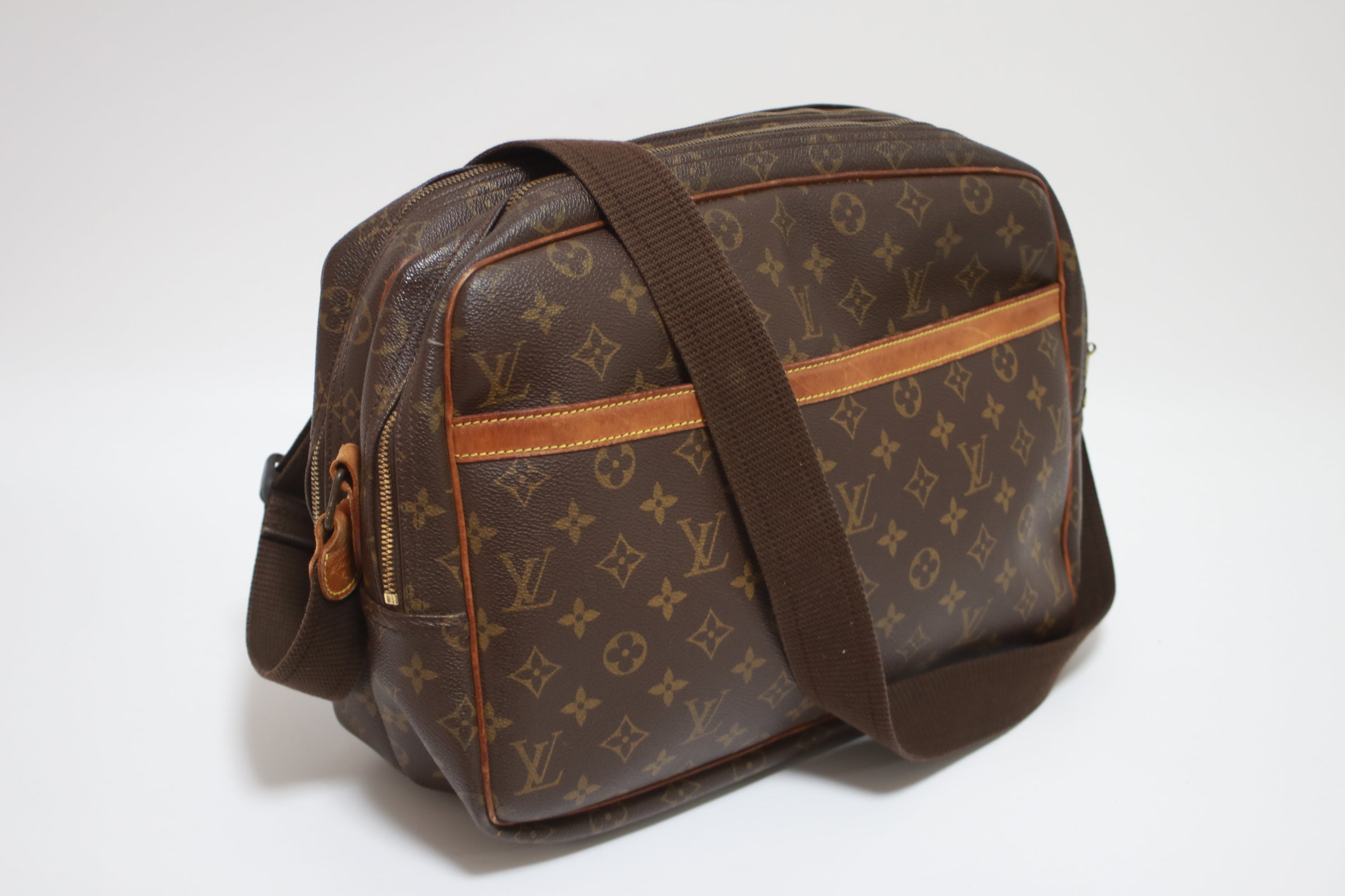 Louis Vuitton Reporter GM Messenger Bag Used