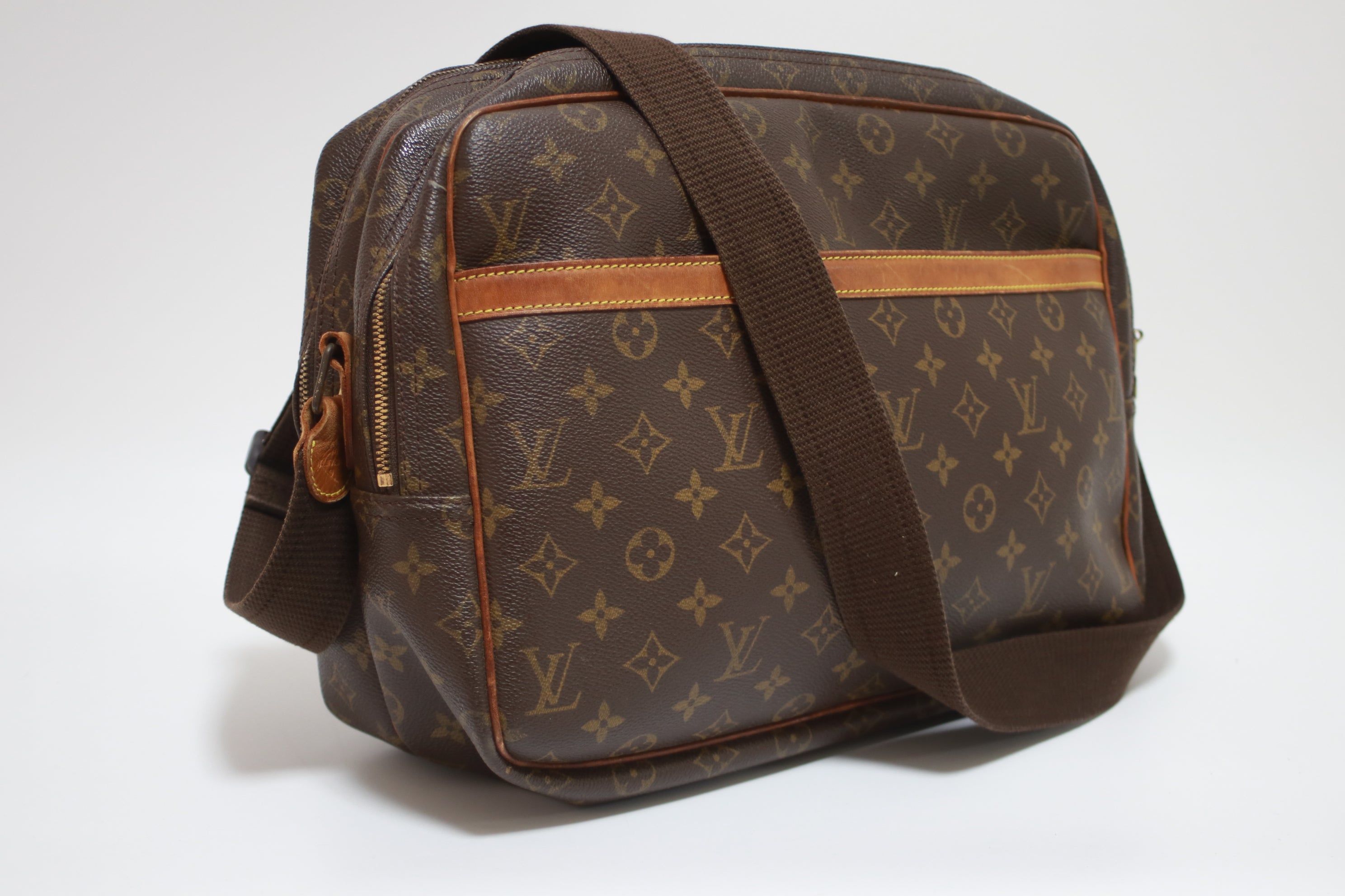 Louis Vuitton Reporter GM Messenger Bag Used