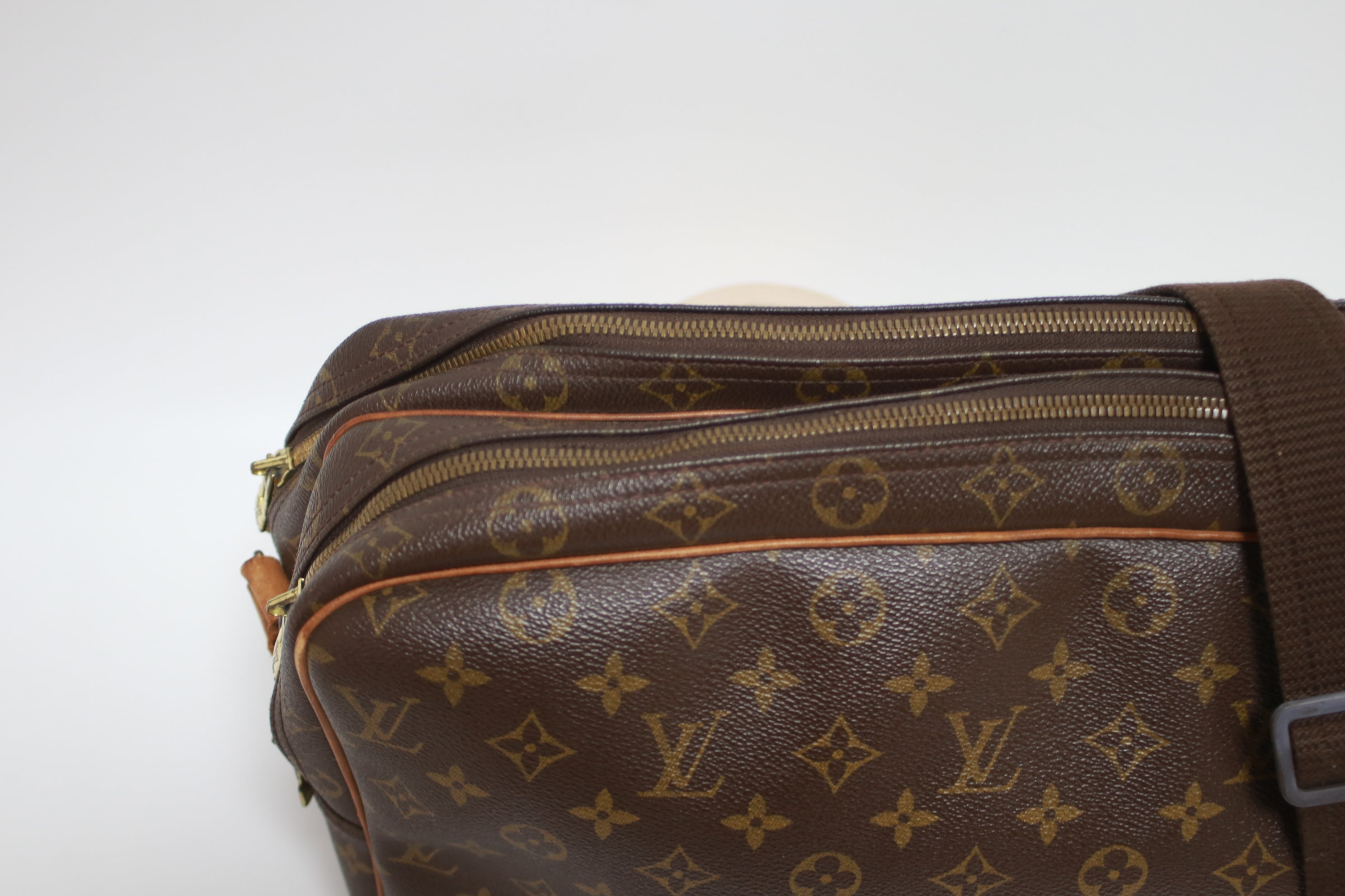 Louis Vuitton Reporter GM Messenger Bag Used