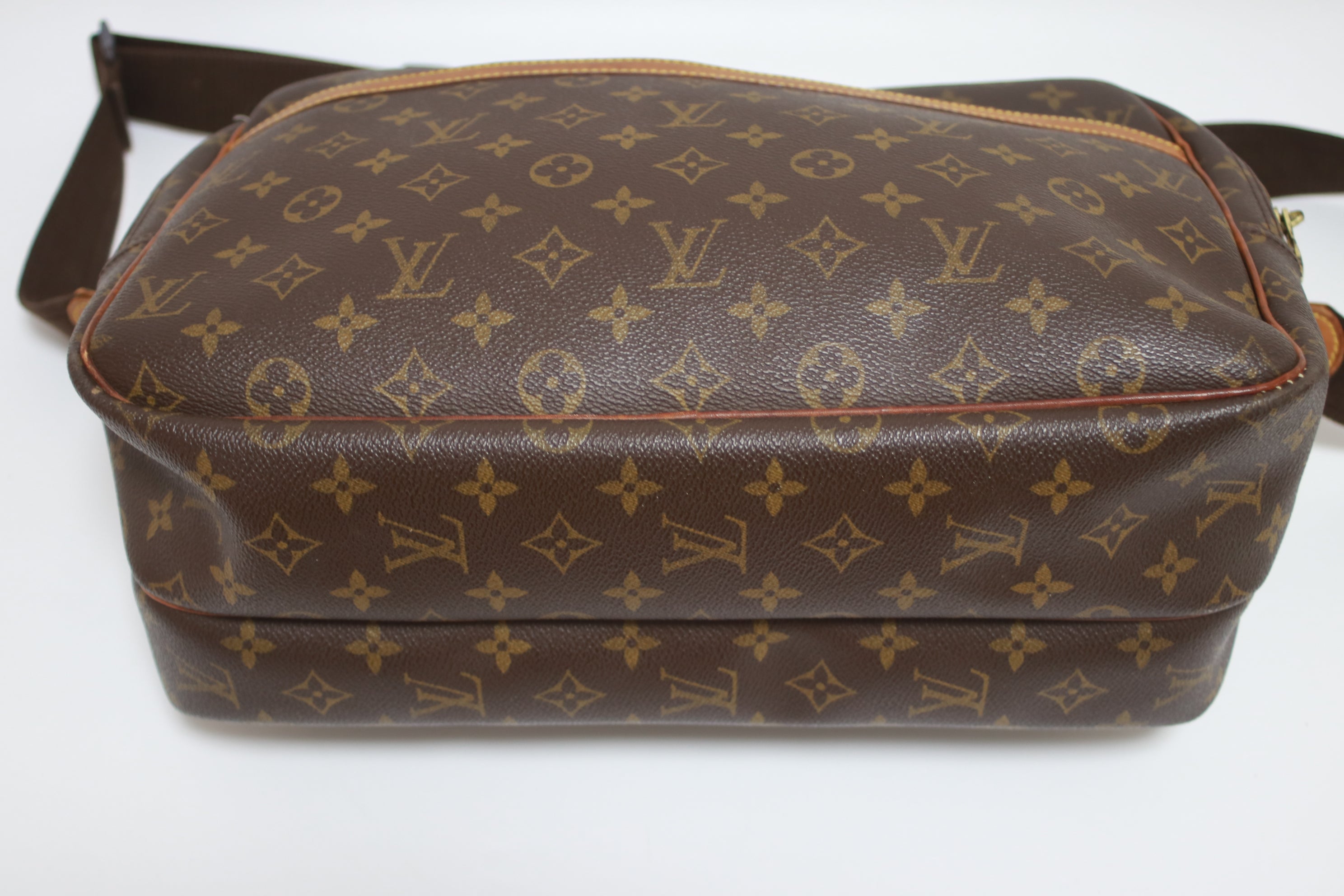 Louis Vuitton Reporter GM Messenger Bag Used