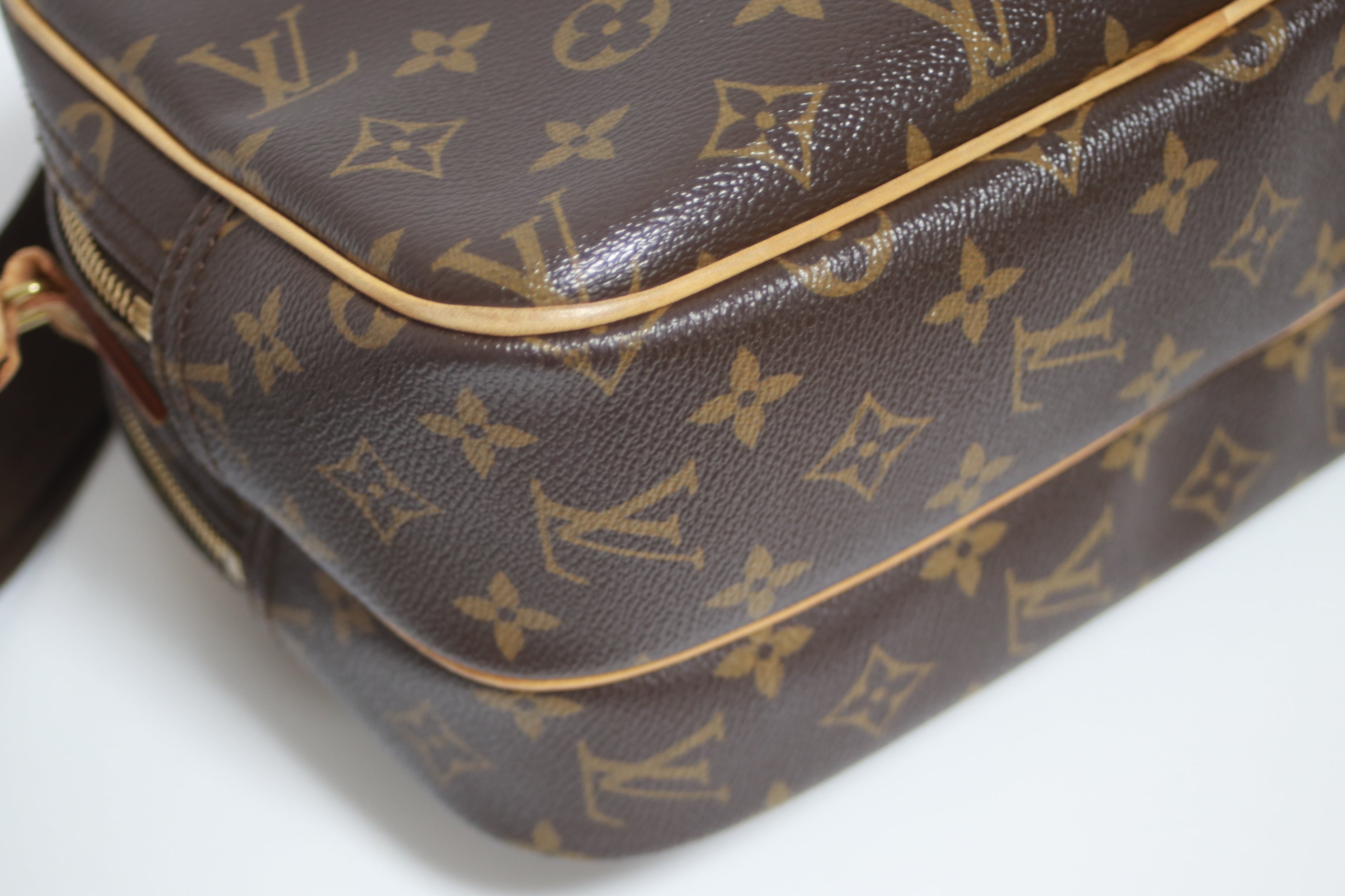 Louis Vuitton Reporter PM Messenger Bag Used (7985)