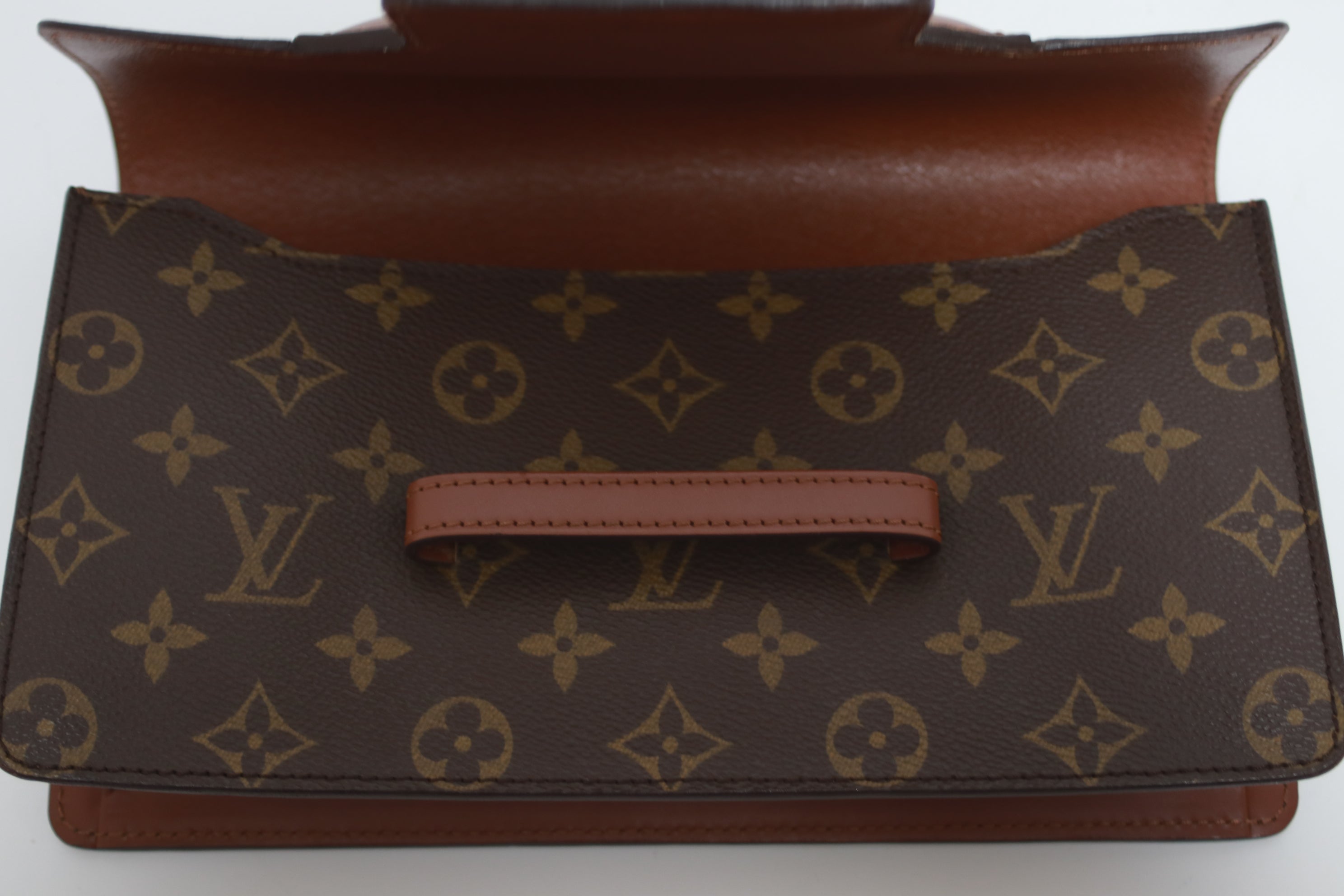 Louis Vuitton Chaillot Clutch Used