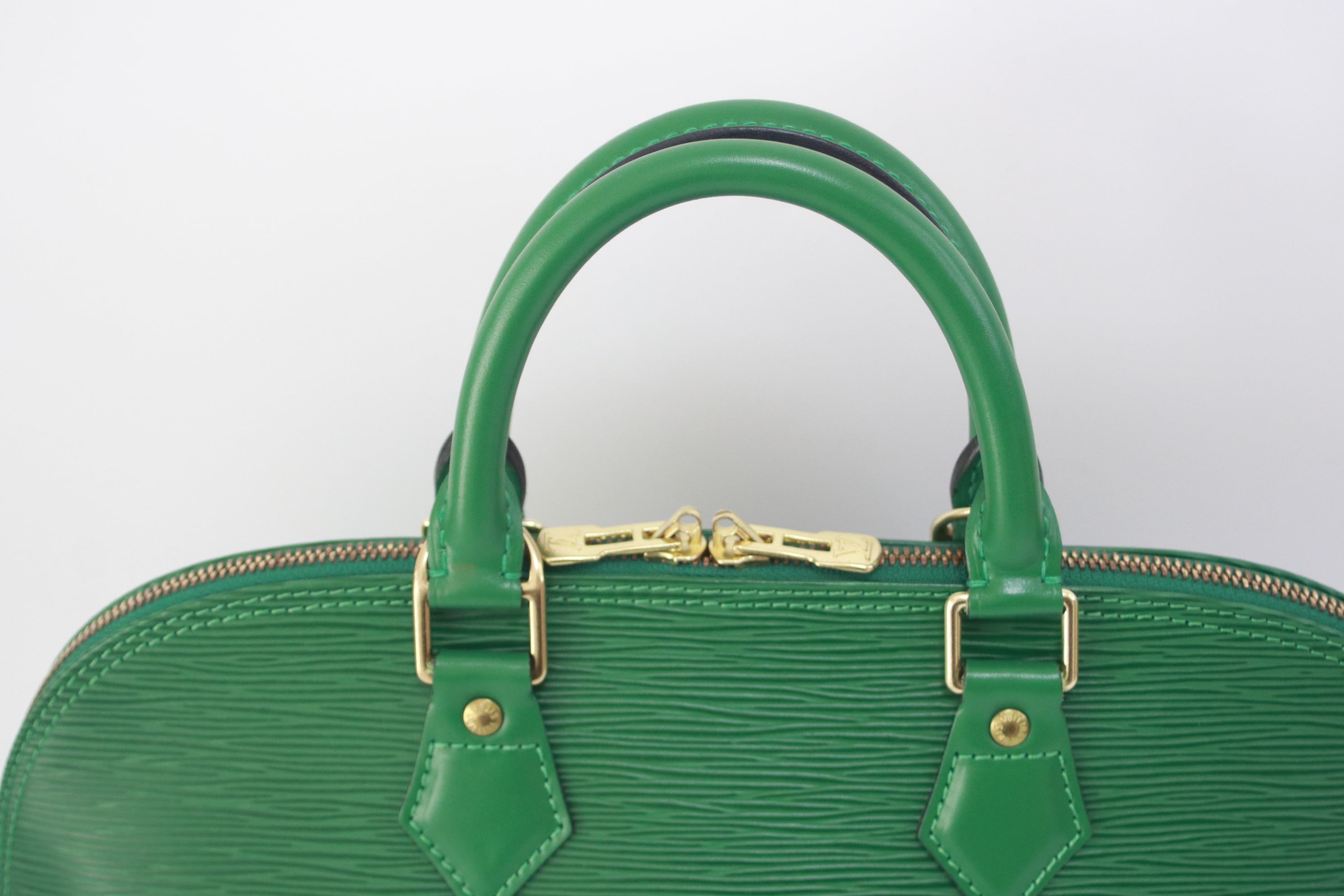 Louis Vuitton Alma Epi Green Handbag Used (7026)