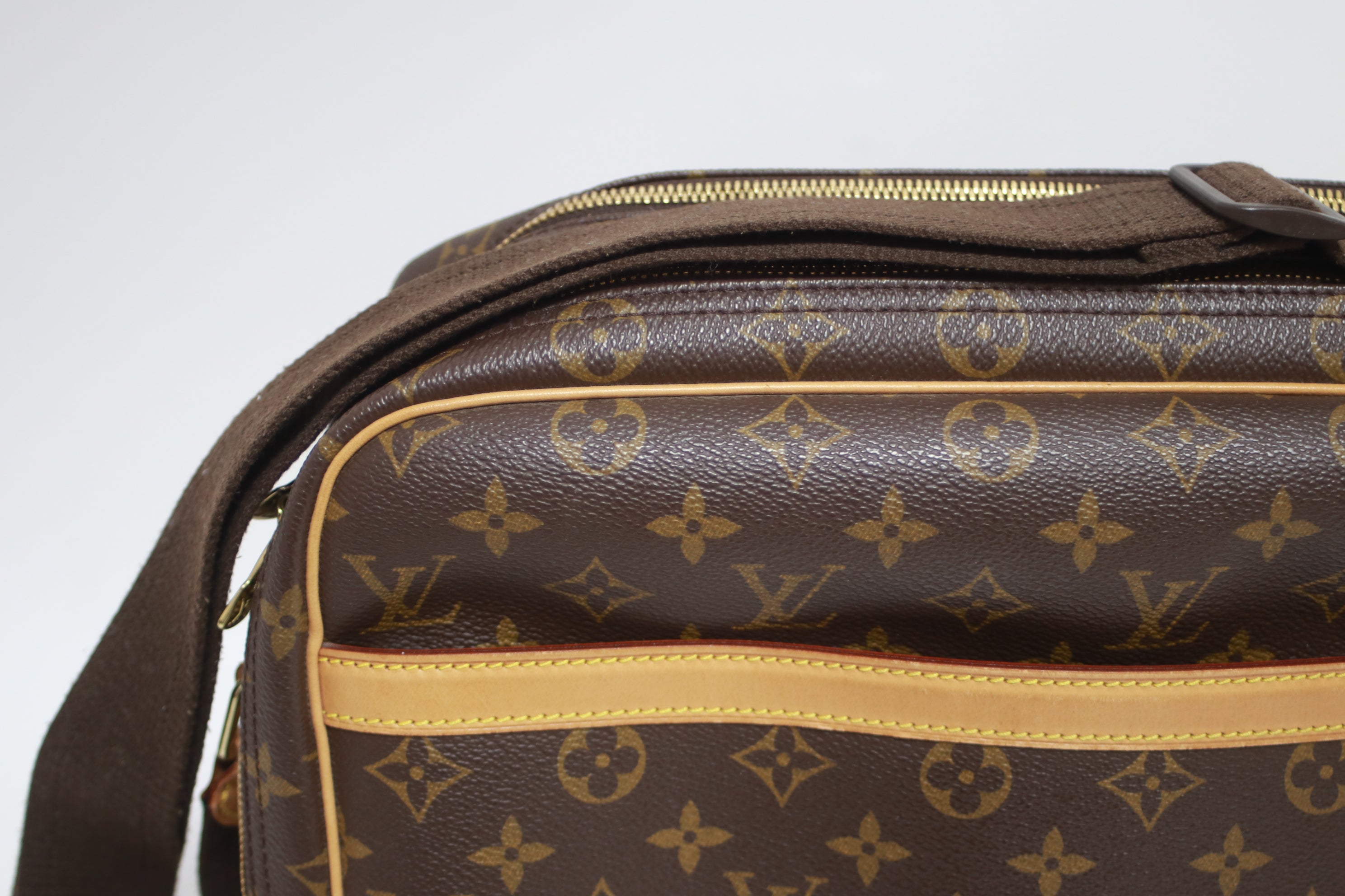Louis Vuitton Reporter GM Messenger Bag Used (8057)