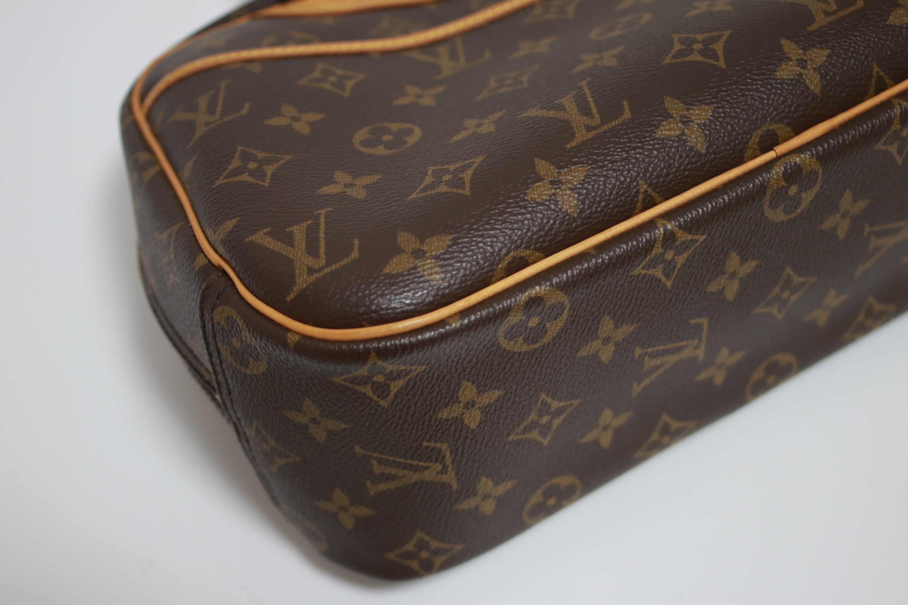 Louis Vuitton Trouville Handbag Used (8065)