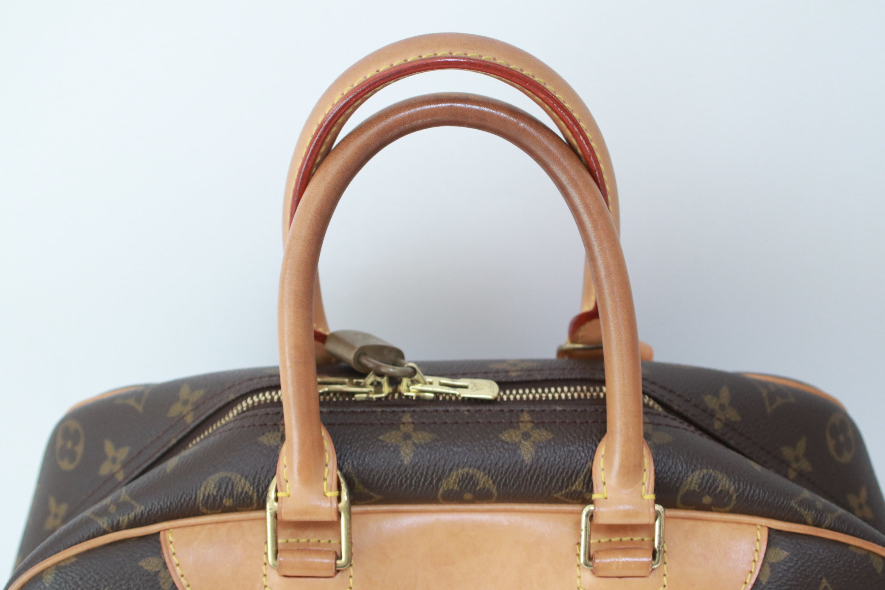 Louis Vuitton Deauville Handbag Used (7067)